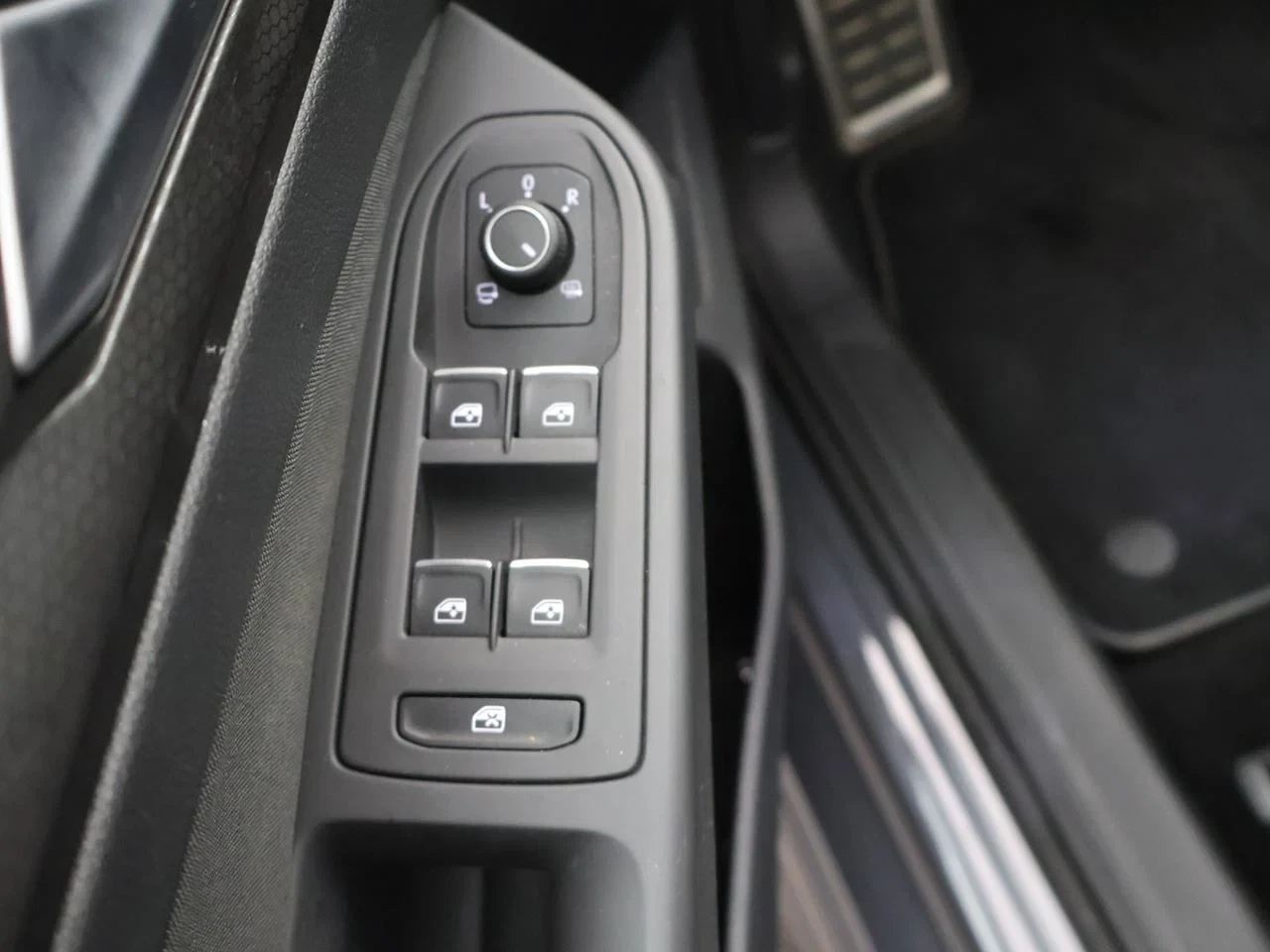 Volkswagen-Golf-image-6