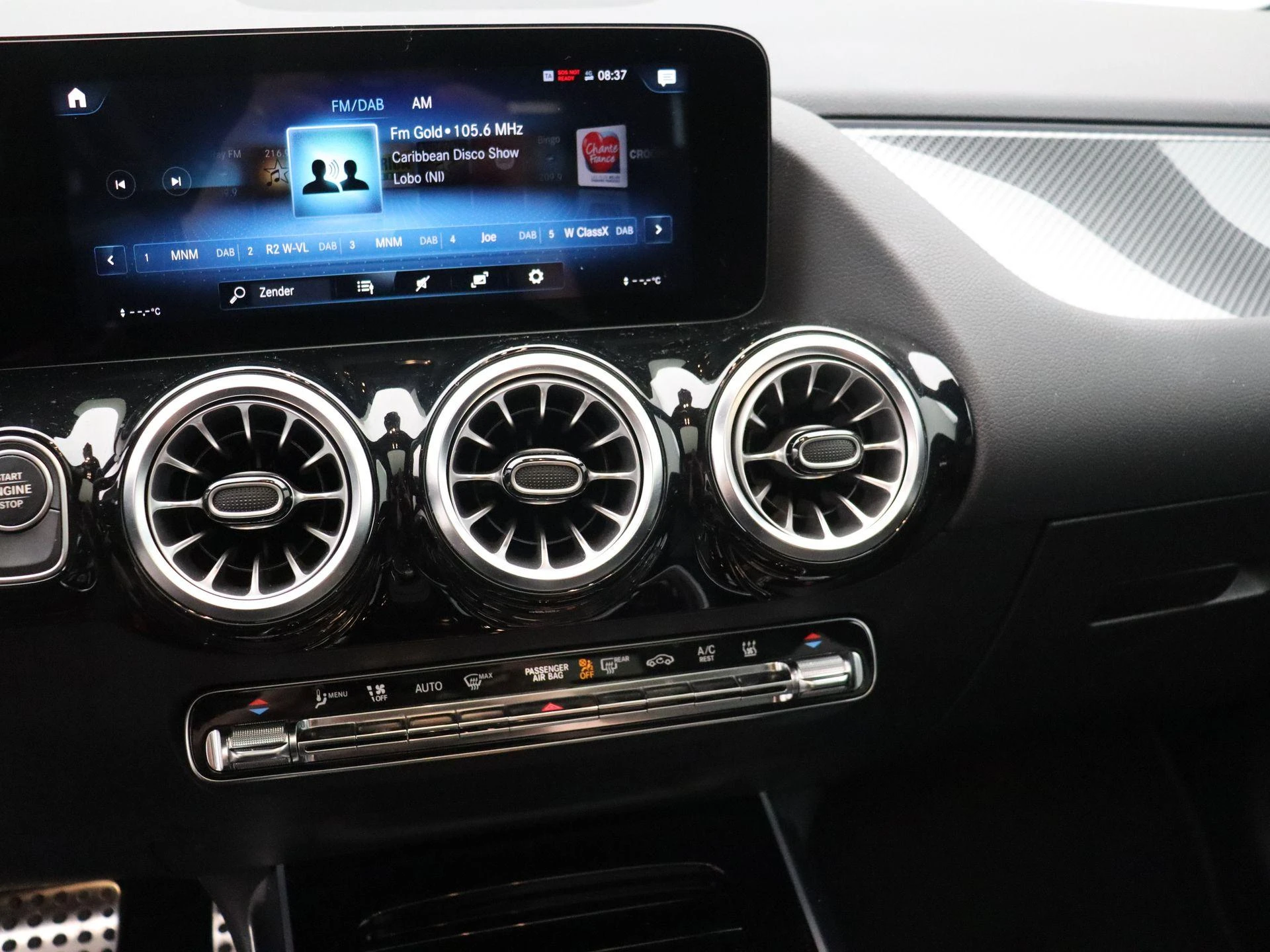 Mercedes-Benz GLA 250e Amg Line + MULTIBEAM + PANO DAK + CARPLAY + TREKHAAK +