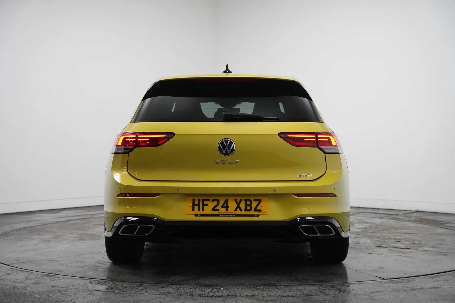 Volkswagen-Golf-image-12