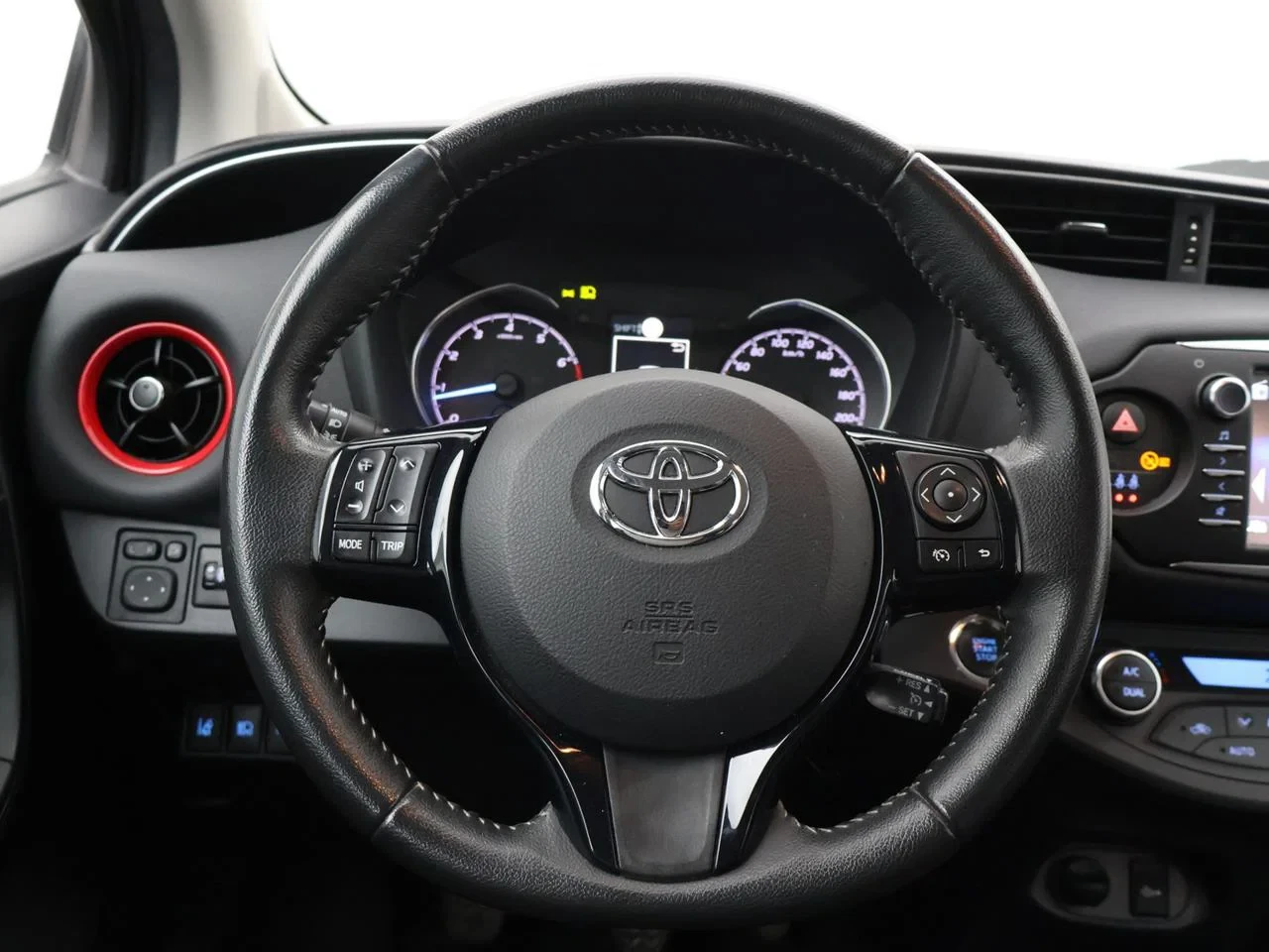 Toyota-Yaris-image-10