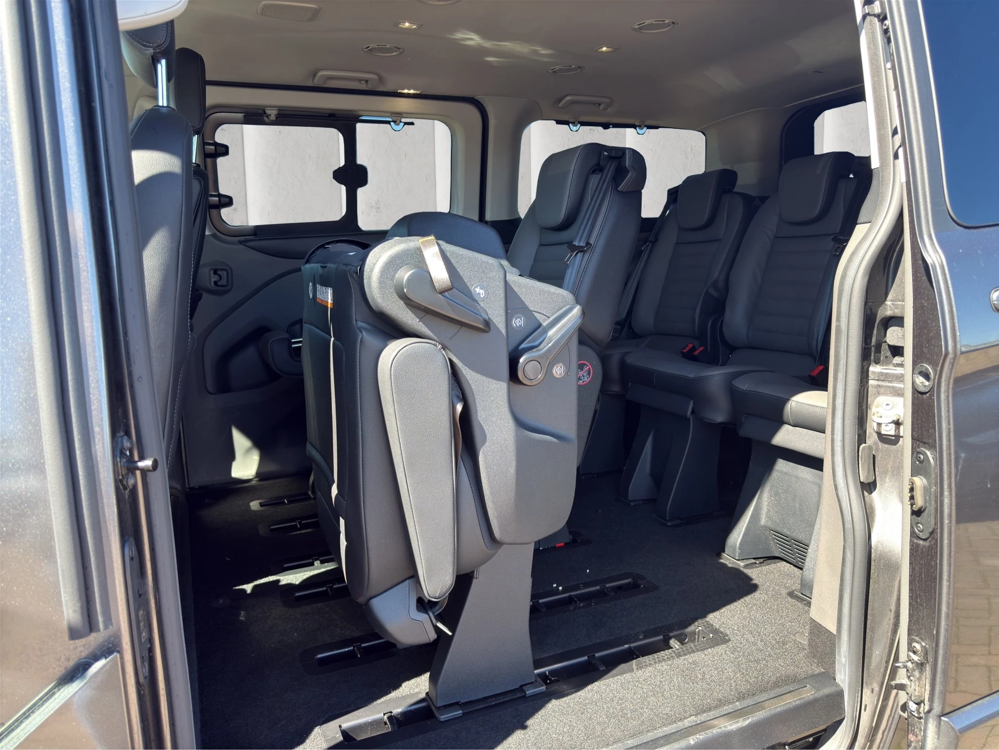 Ford-Tourneo Custom-image-10