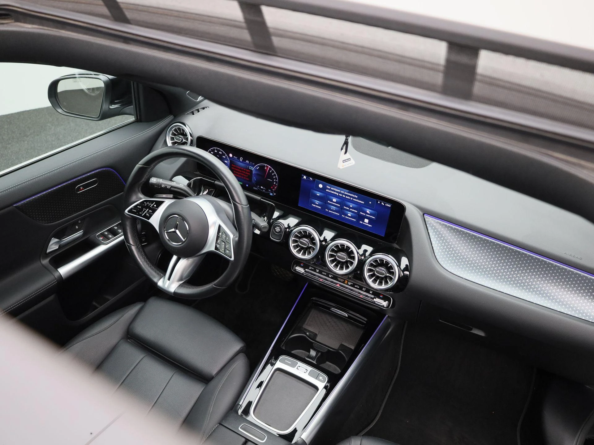 Mercedes-Benz-GLA-image-37