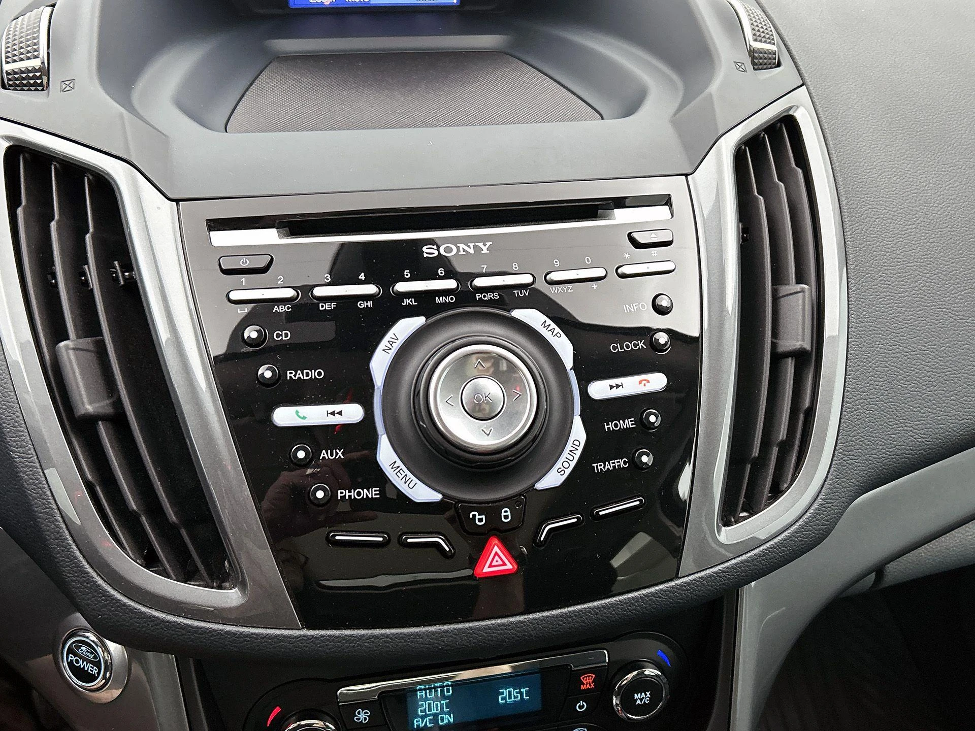 Ford-C-MAX-image-32