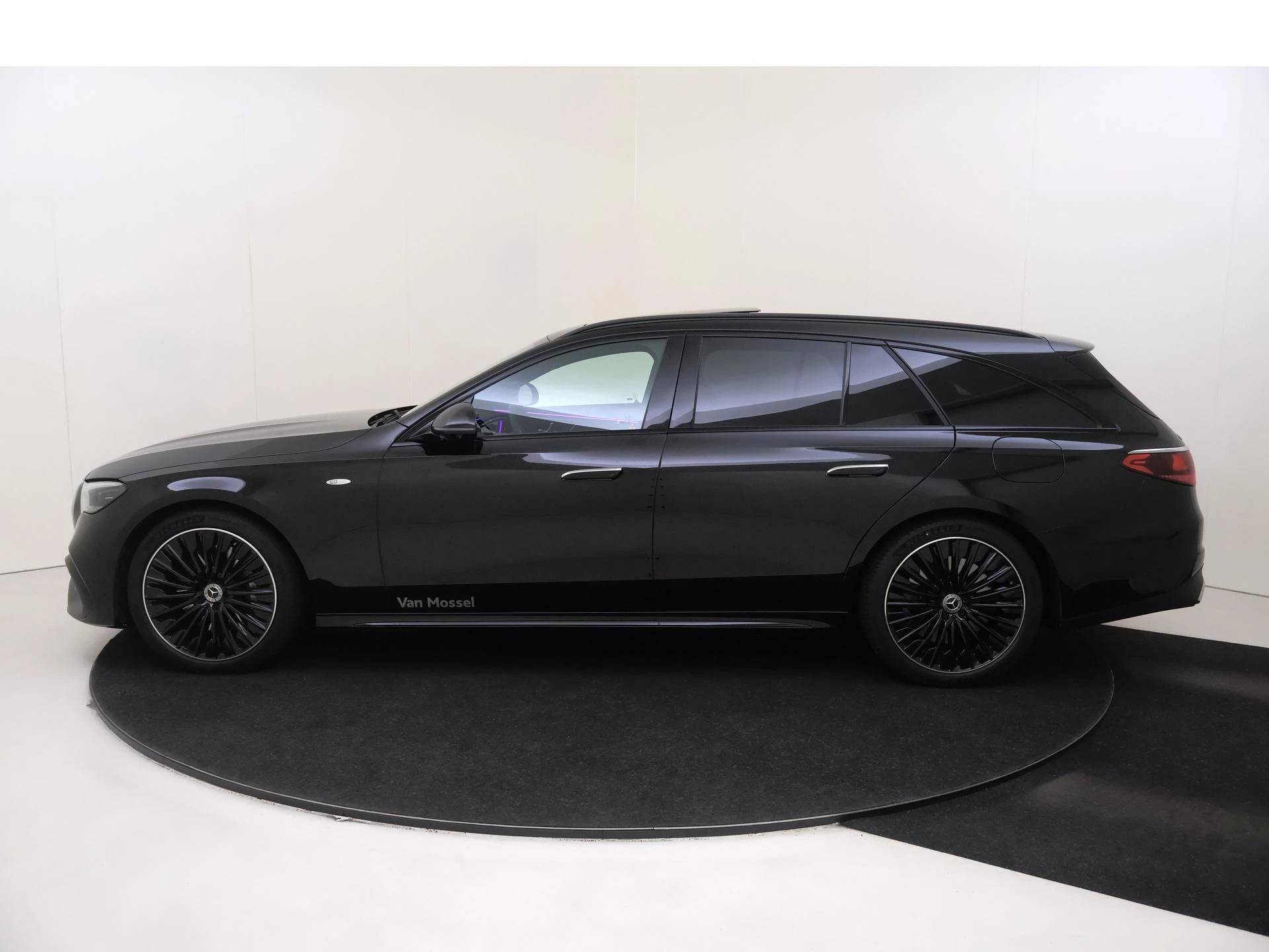 Mercedes-Benz-E-Klasse-image-6