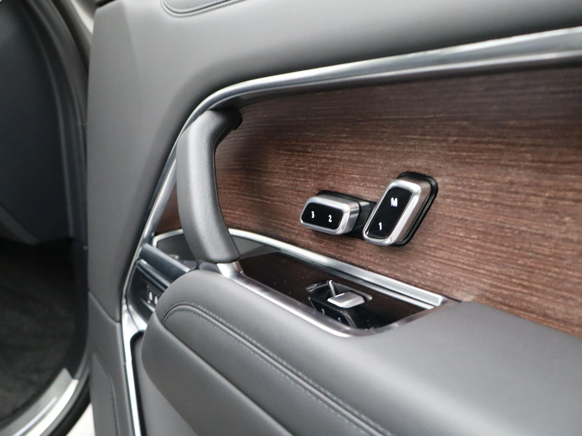 Land Rover-Range Rover-image-34