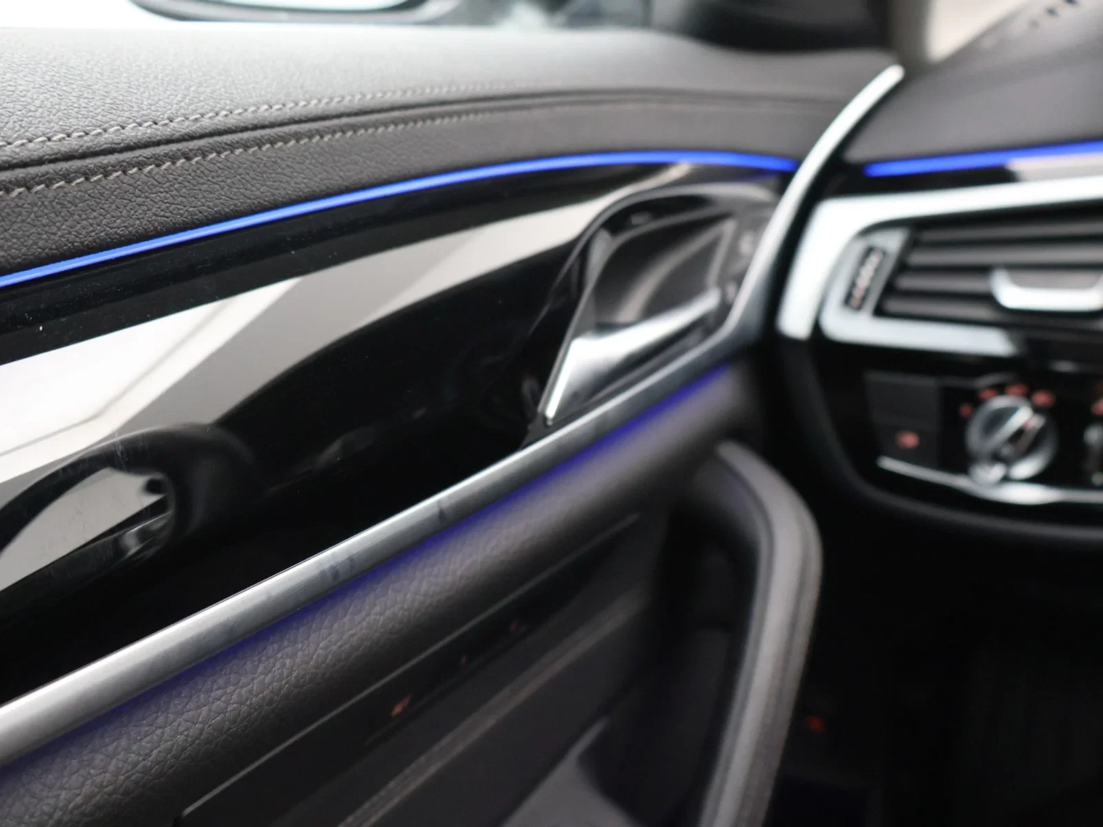 BMW Série 5 SW (G31LCI) Touring 520iA 184PK *AUTOMAAT*PANO DAK*LEDER*SFEERVERLICHTING*NAVI*BLTH*CRUISE*APP CONNECT*FULL LED*...