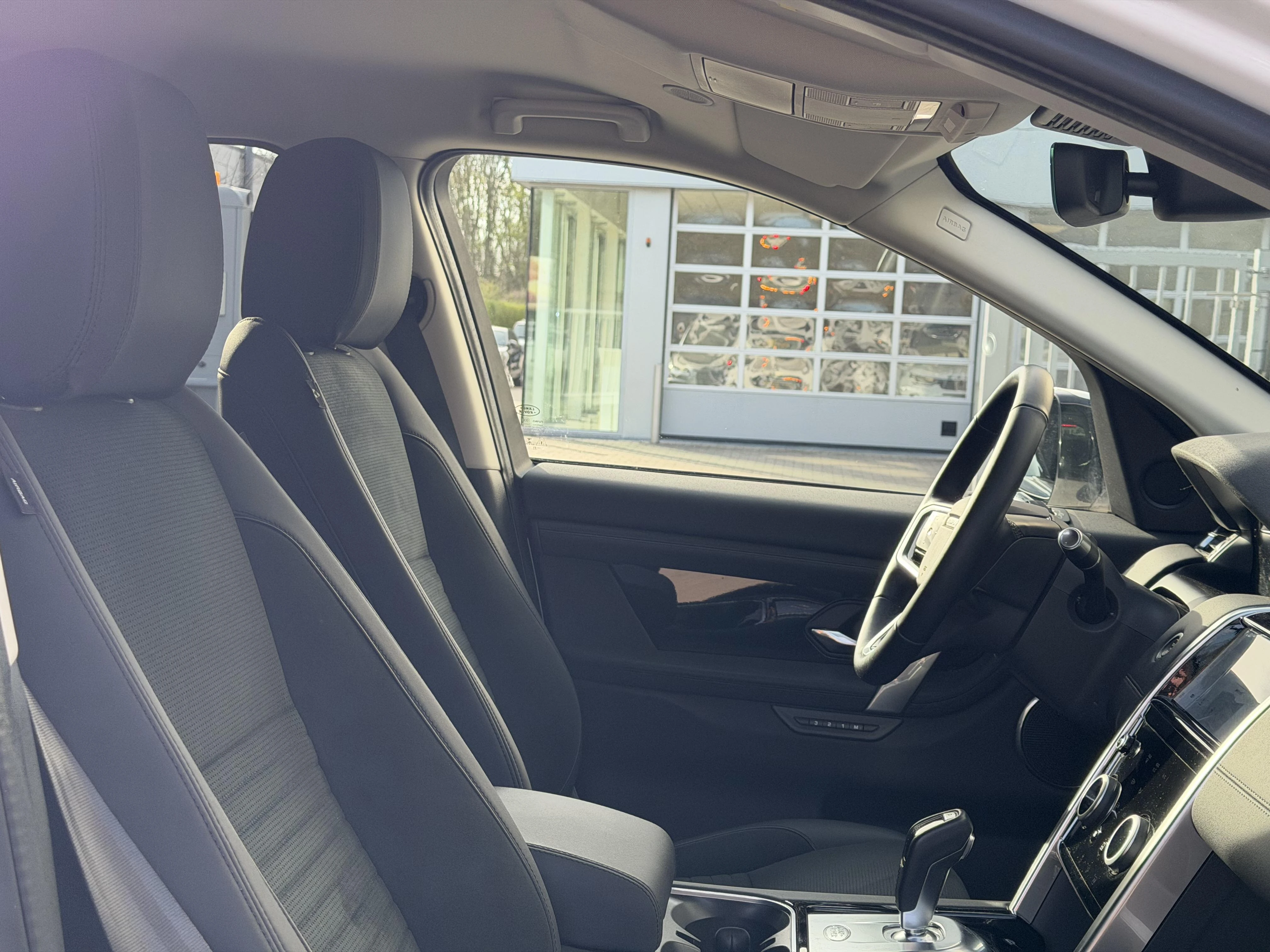 Land Rover-Discovery Sport-image-9