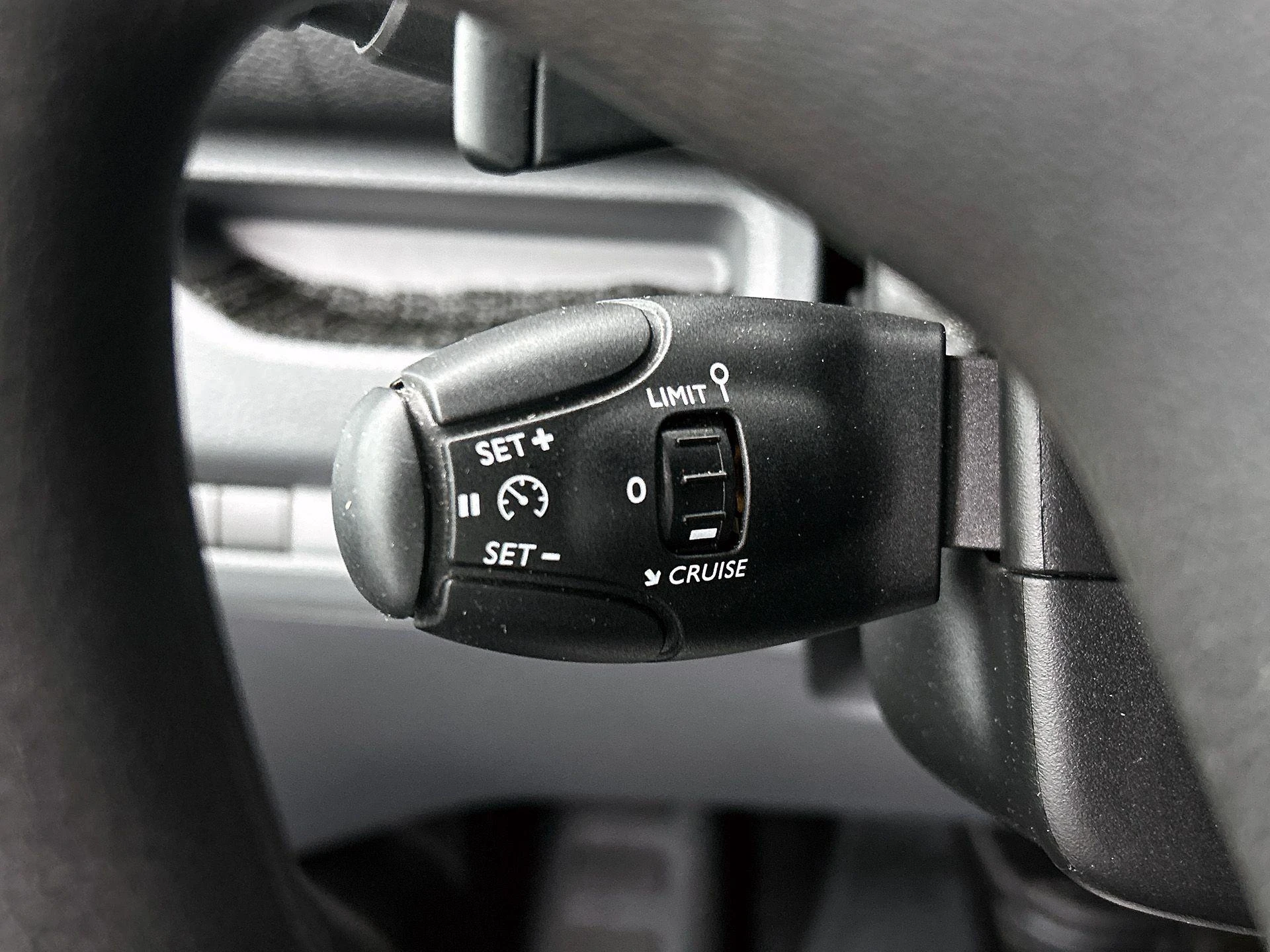 Opel-Vivaro-image-5