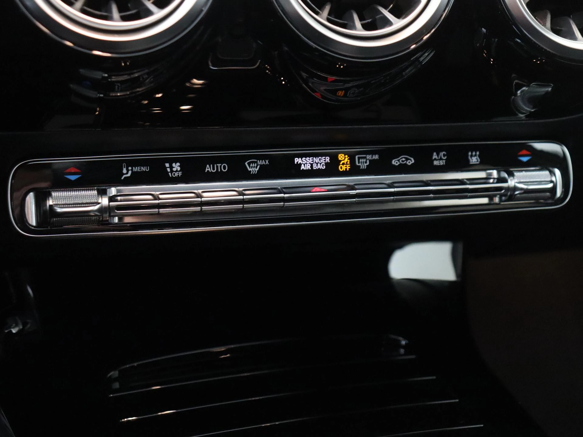 Mercedes-Benz-A-Klasse-image-20