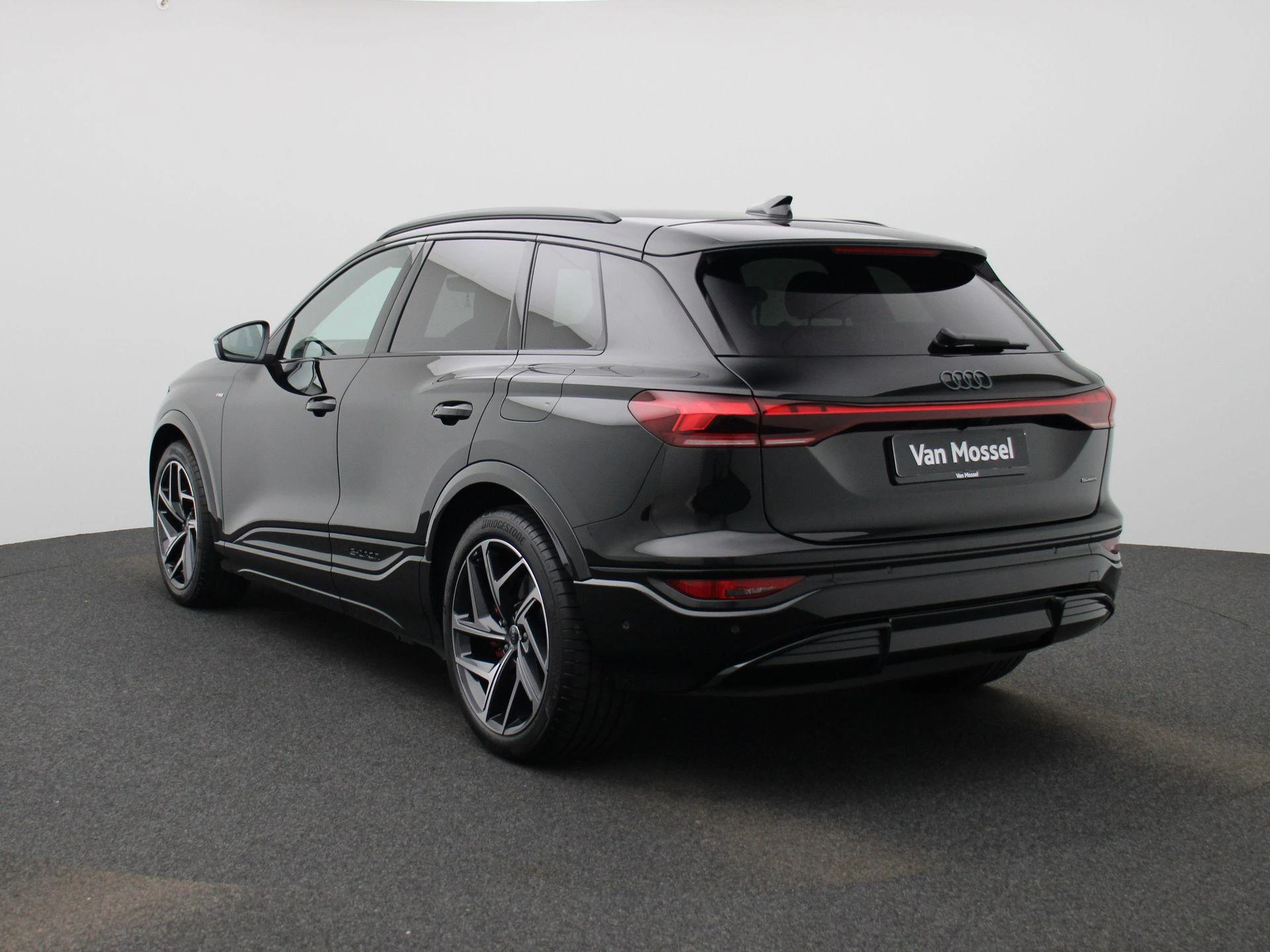 Audi-Q6 e-tron-image-2