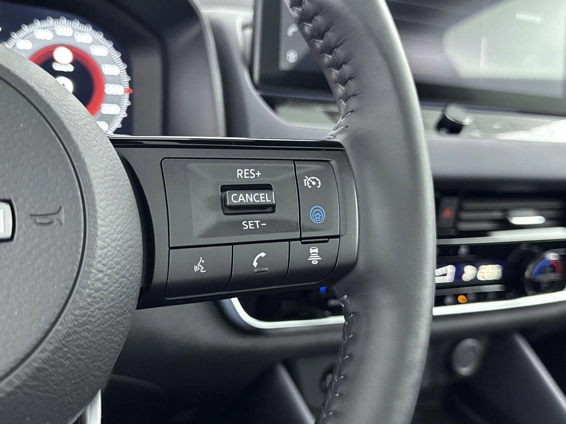 Nissan-QASHQAI-image-7
