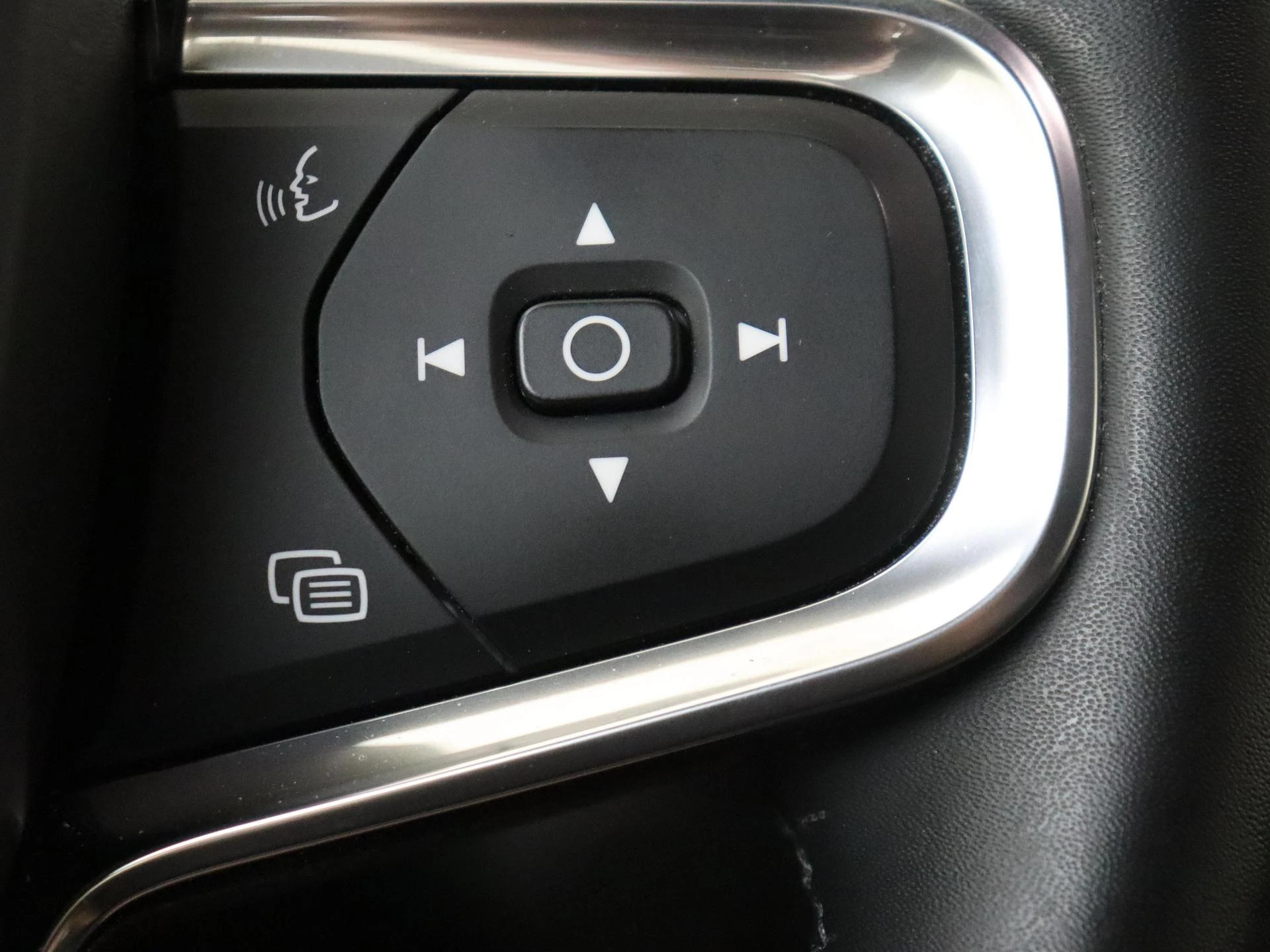 Volvo-XC40-image-12