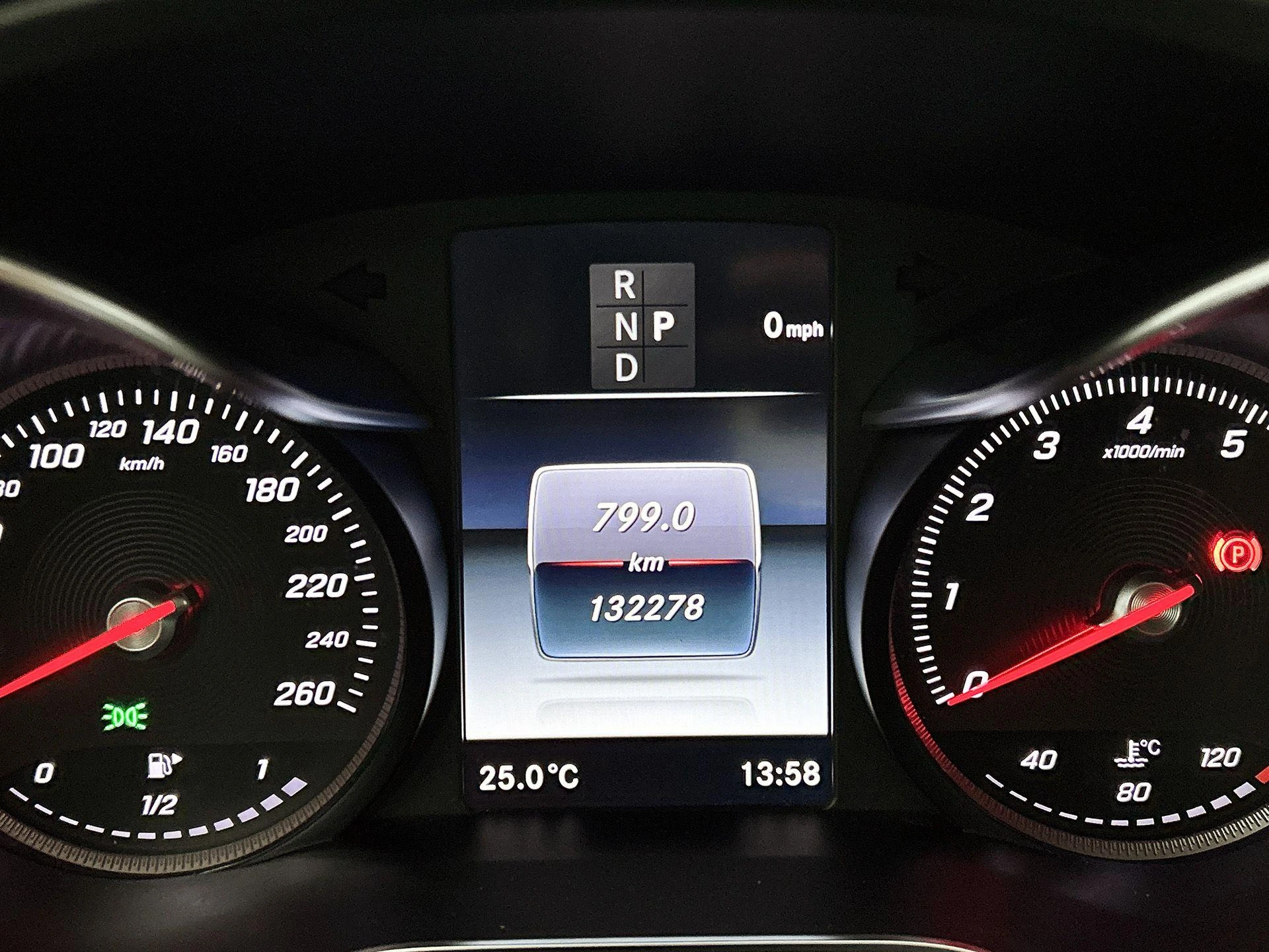 Mercedes-Benz-C-Klasse-image-8
