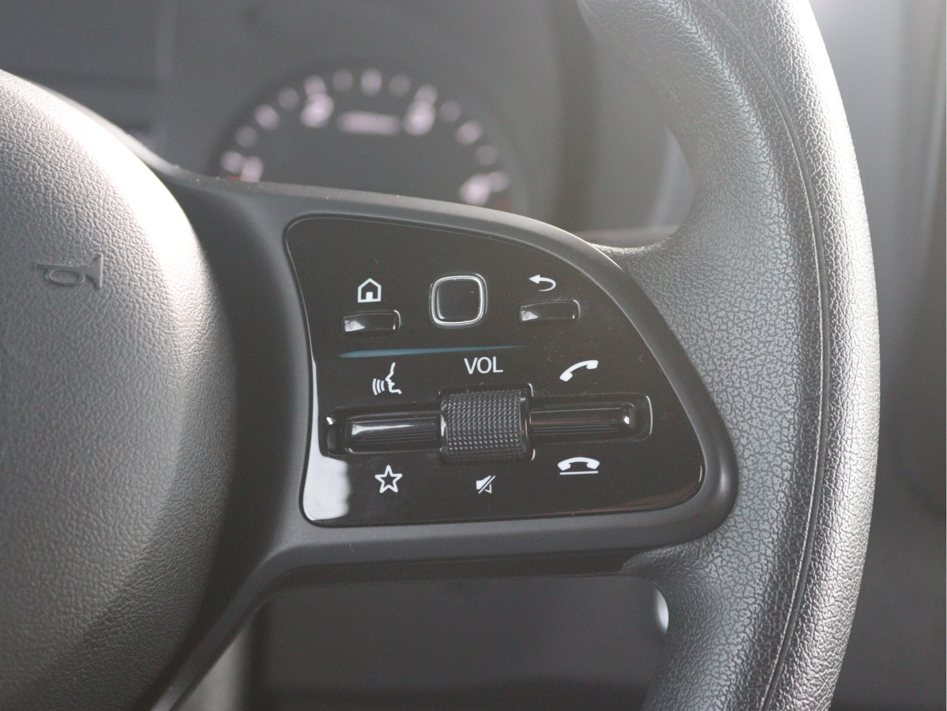 Mercedes-Benz-Sprinter-image-7