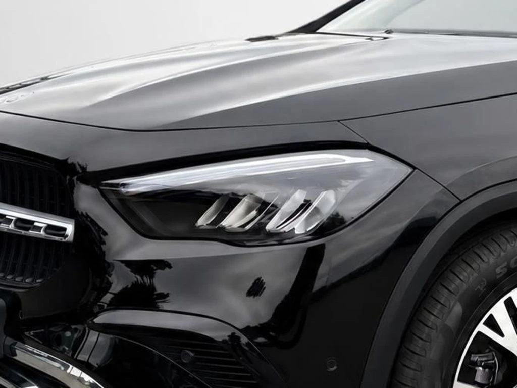 Mercedes-Benz-GLA 200-image-4
