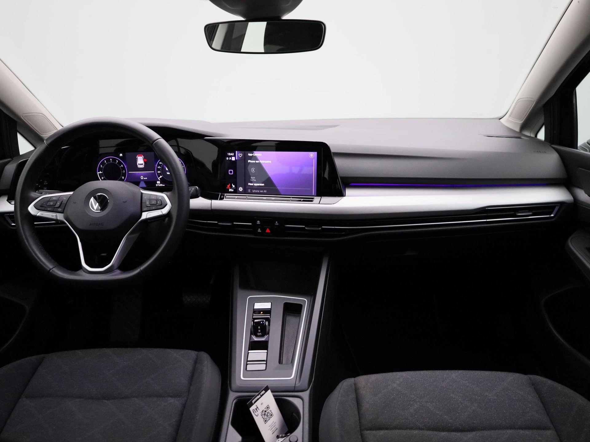 Volkswagen-Golf-image-32