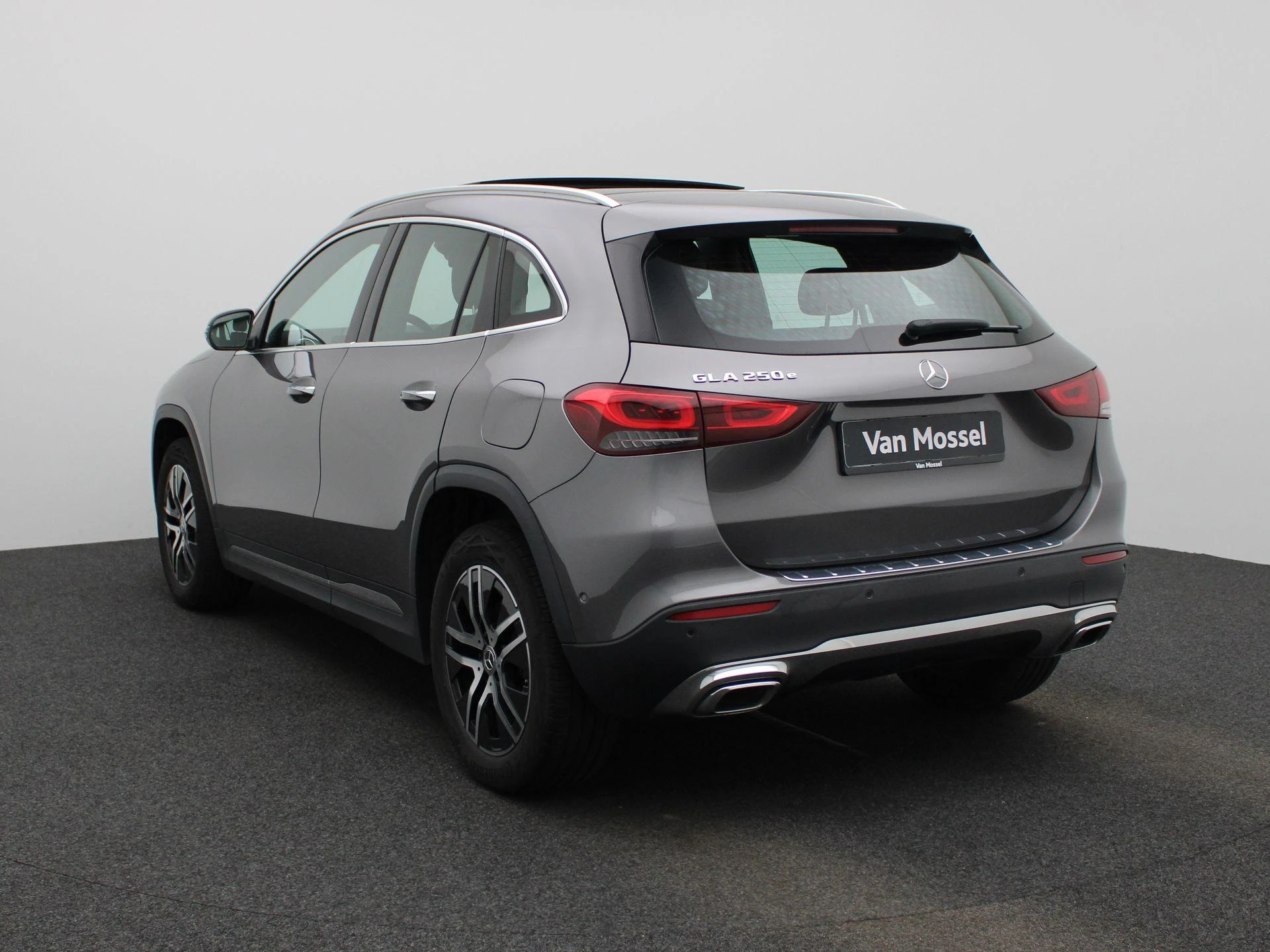 Mercedes-Benz-GLA-image-1
