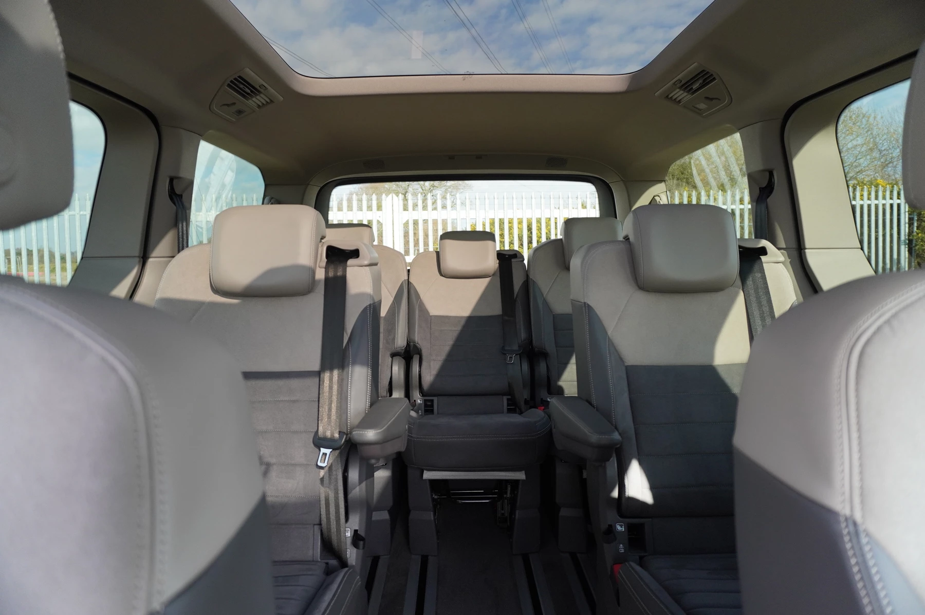 Volkswagen-Multivan-image-37