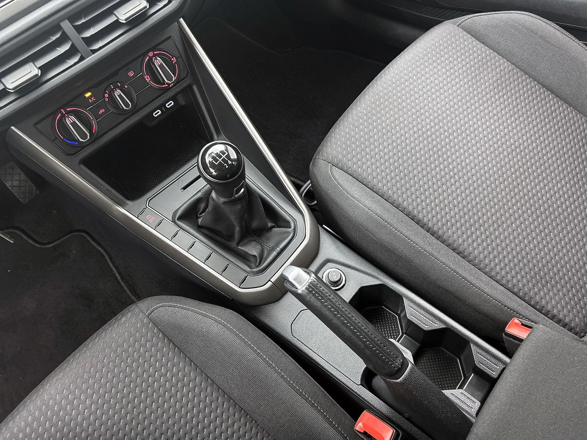 Volkswagen-Polo-image-12