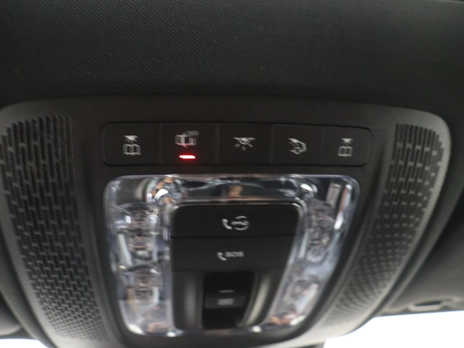 Mercedes-Benz-GLA-image-22