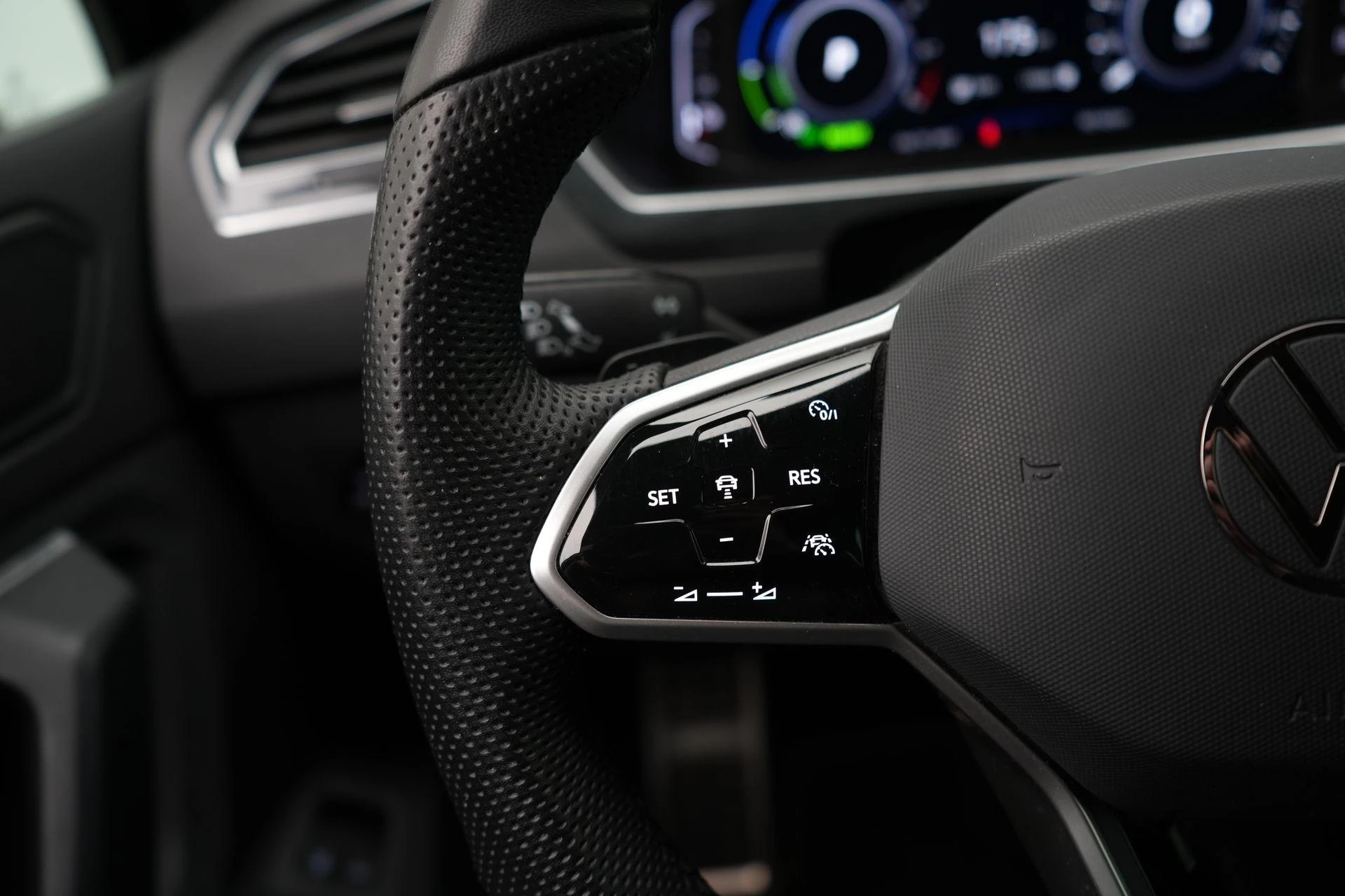 Volkswagen-Tiguan-image-24