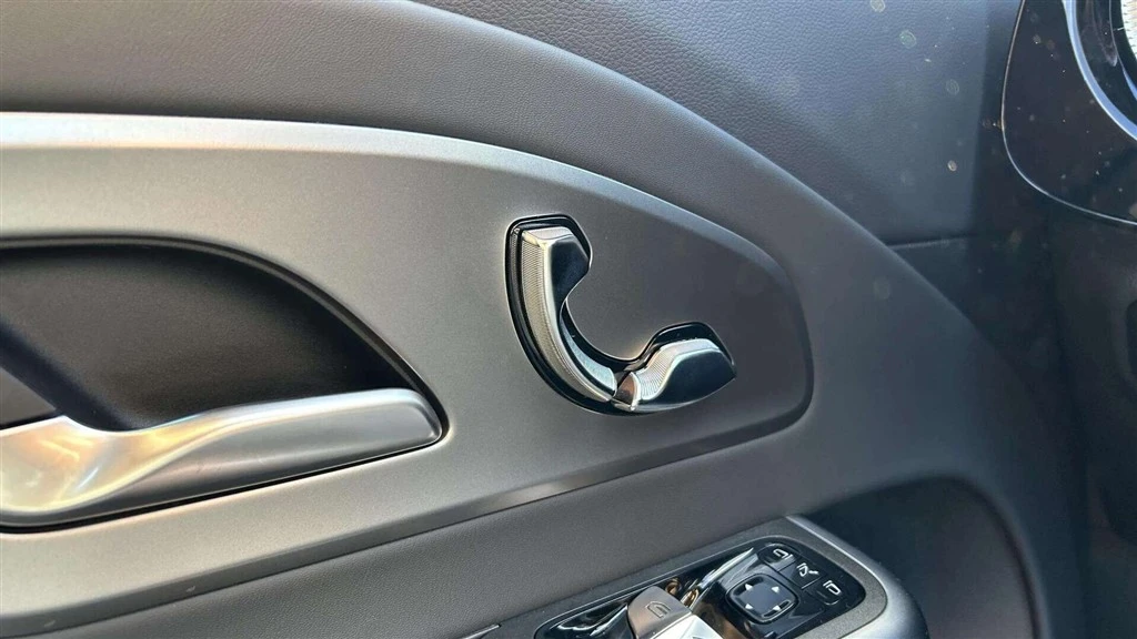 Mercedes-Benz-CLA-image-10