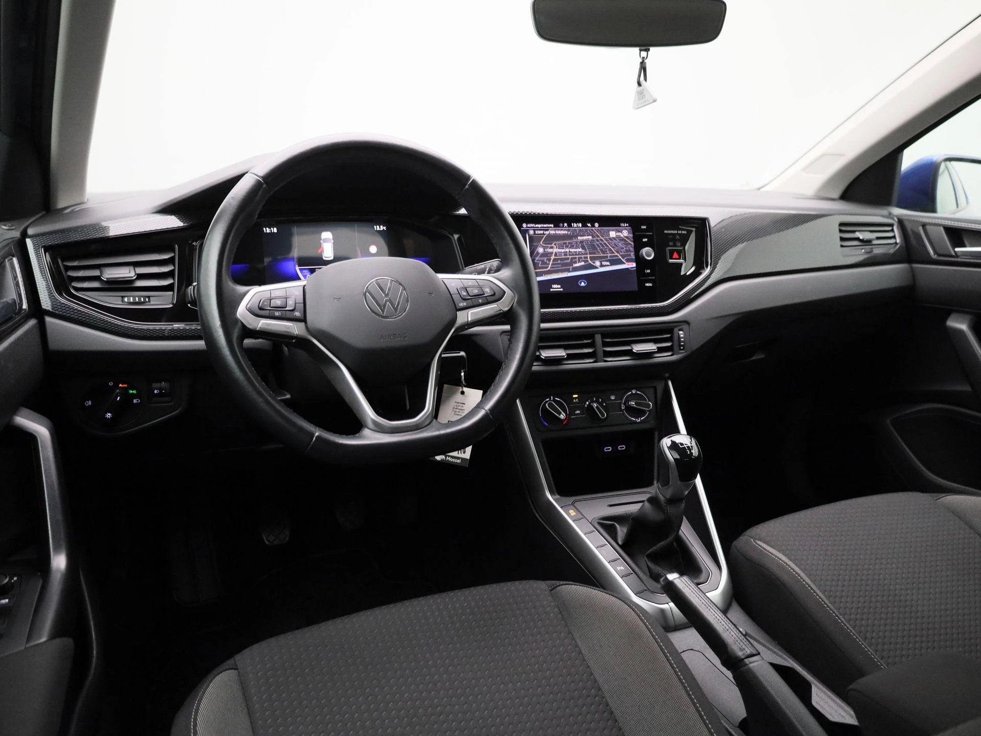 Volkswagen-Polo-image-2