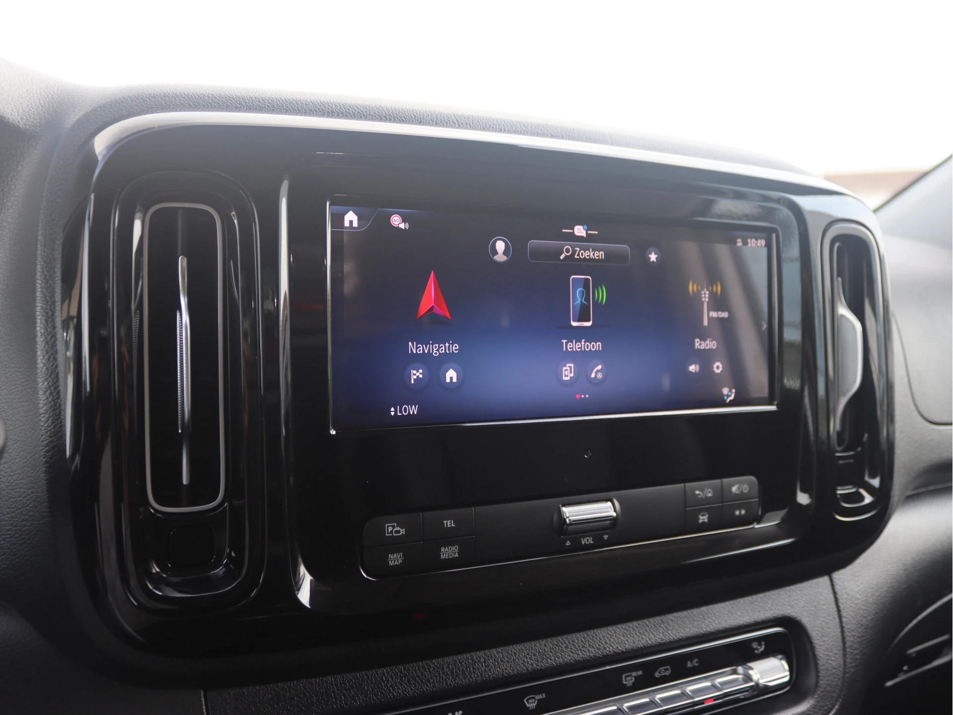 Mercedes-Benz-Vito-image-8