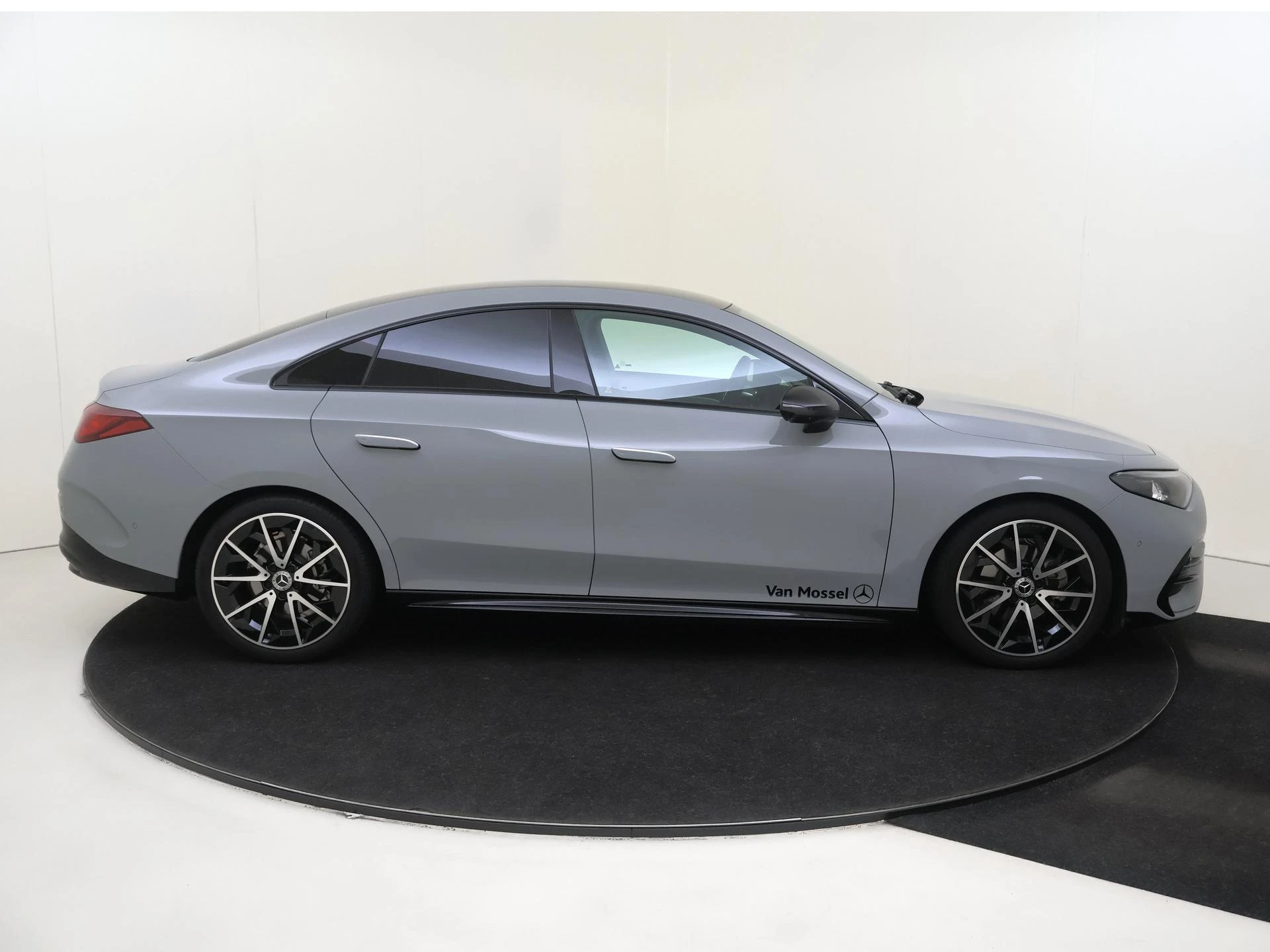Mercedes-Benz-CLA-image-8