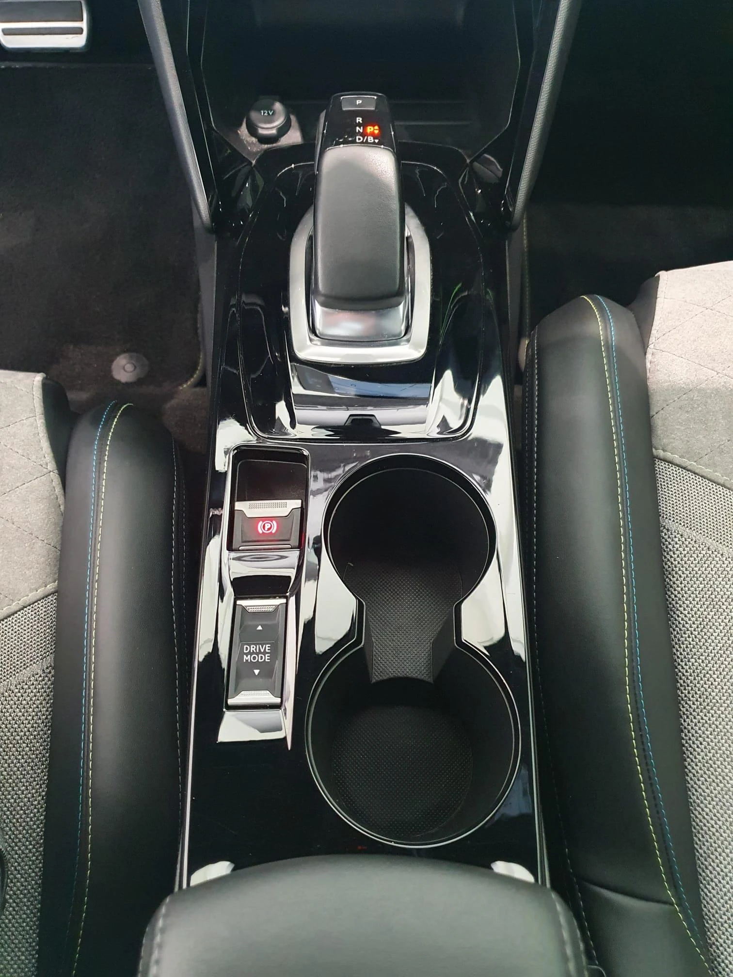 Peugeot-e-2008-image-16