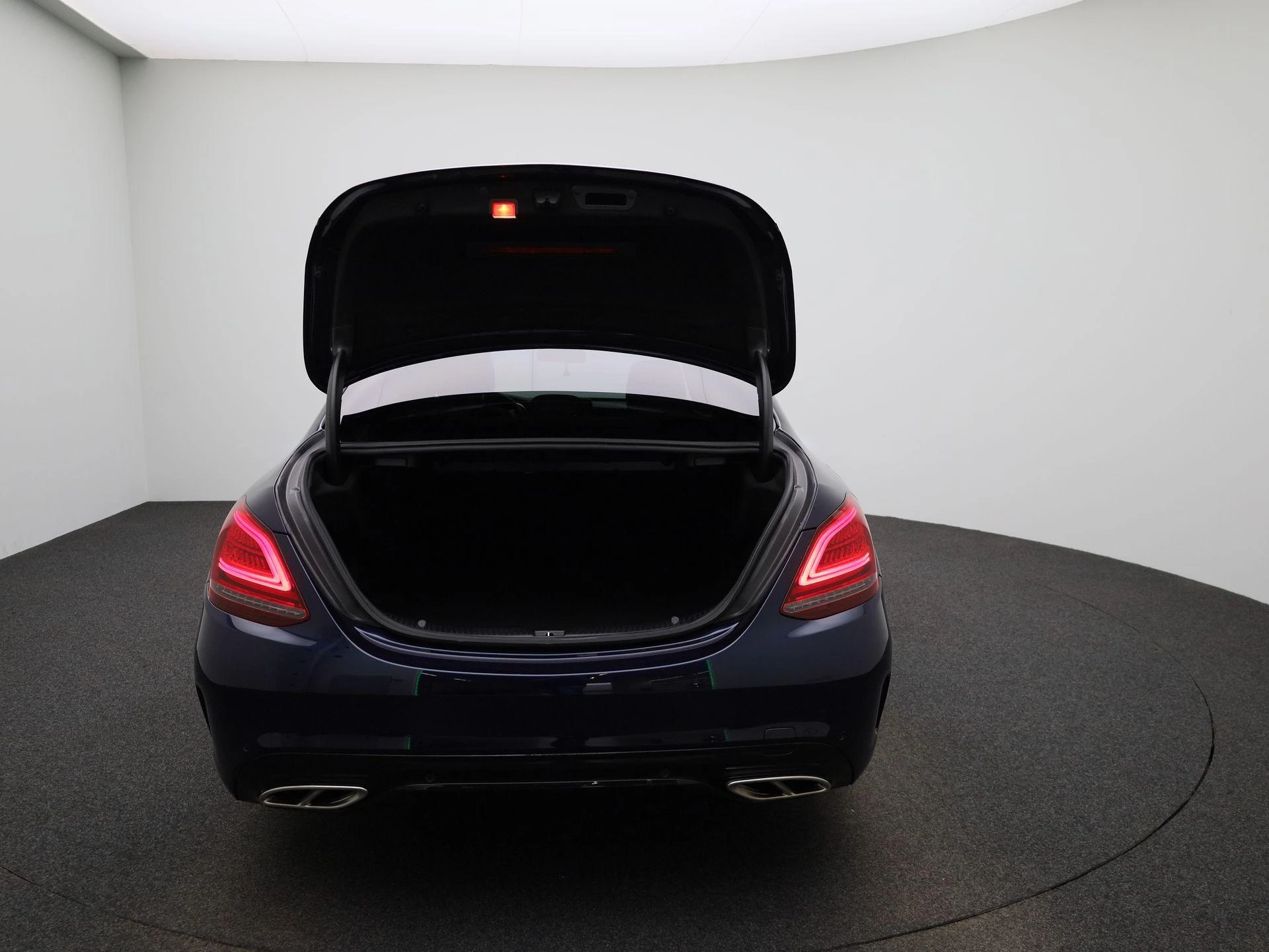 Mercedes-Benz-C-Klasse-image-10