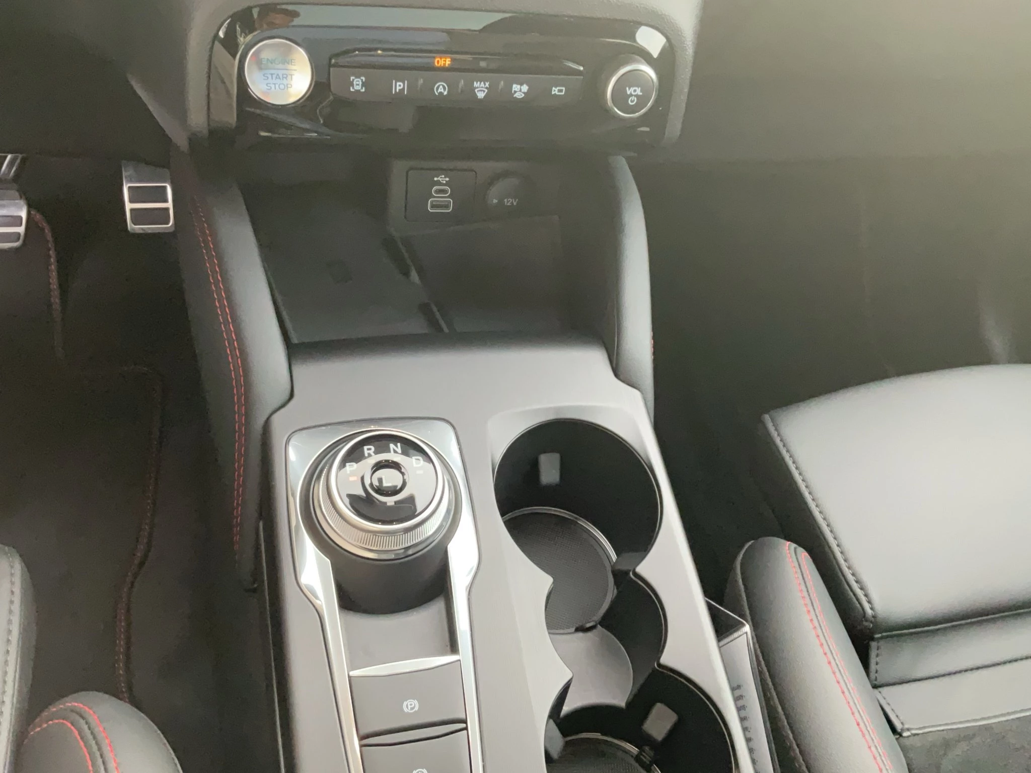 Ford Kuga ST-Line X Aut.*PANO*AHK*360GRAD*LED-MATRIX*NAVI*GRA*WINTER-PKT.