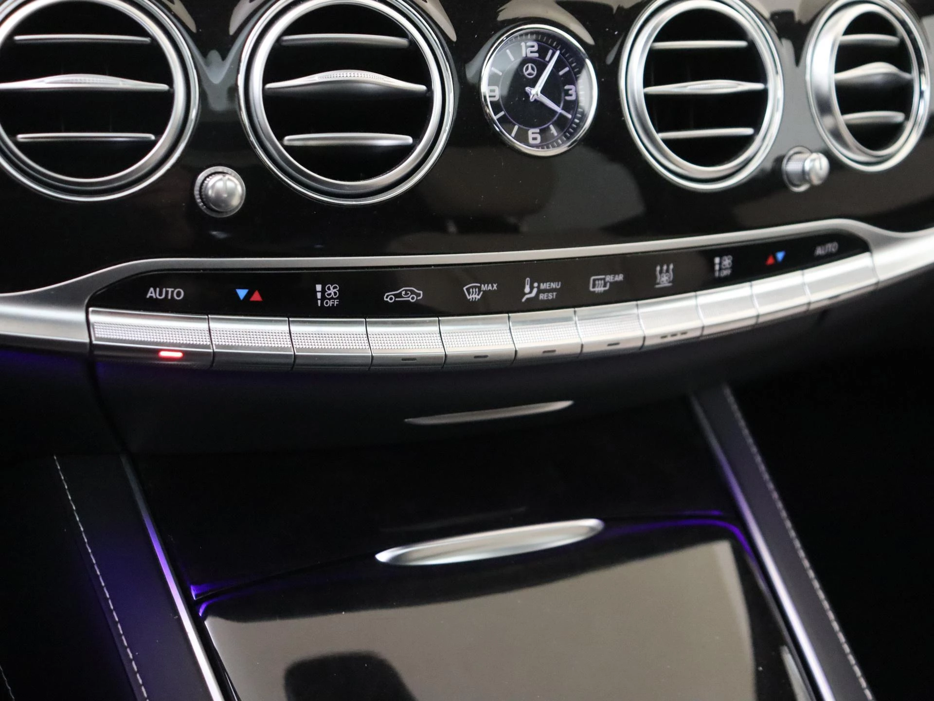 Mercedes-Benz-S-Klasse-image-20