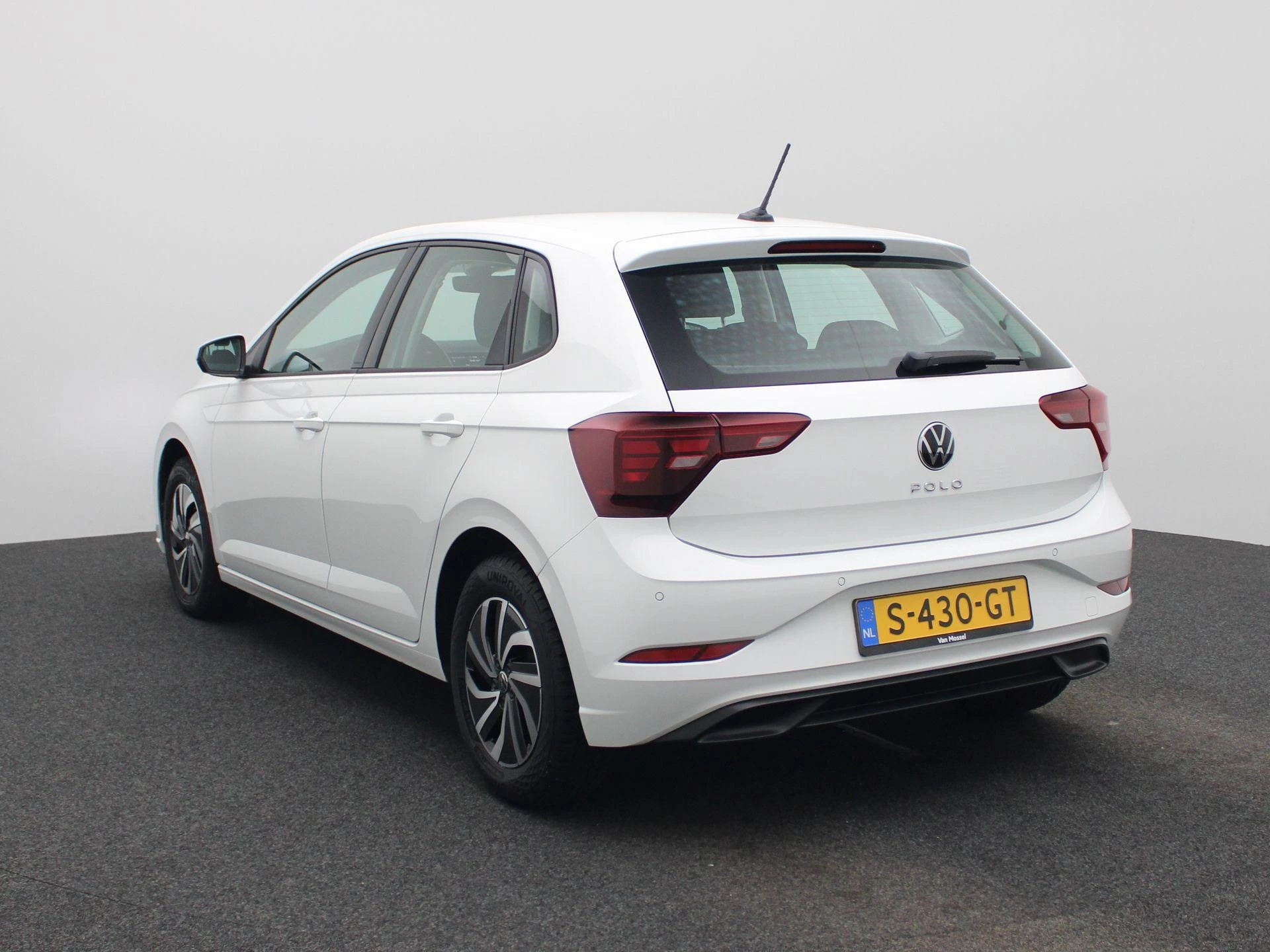 Volkswagen-Polo-image-2