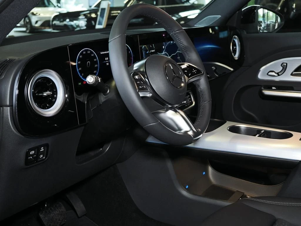 Mercedes-Benz-GLB 200-image-5