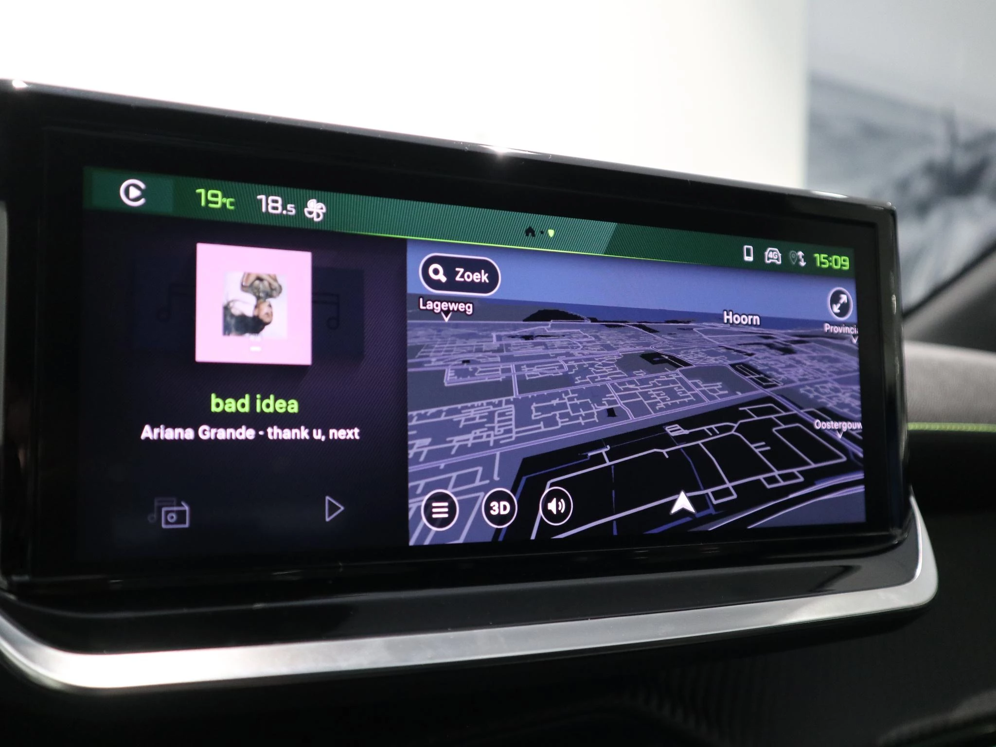 Peugeot-e-208-image-18