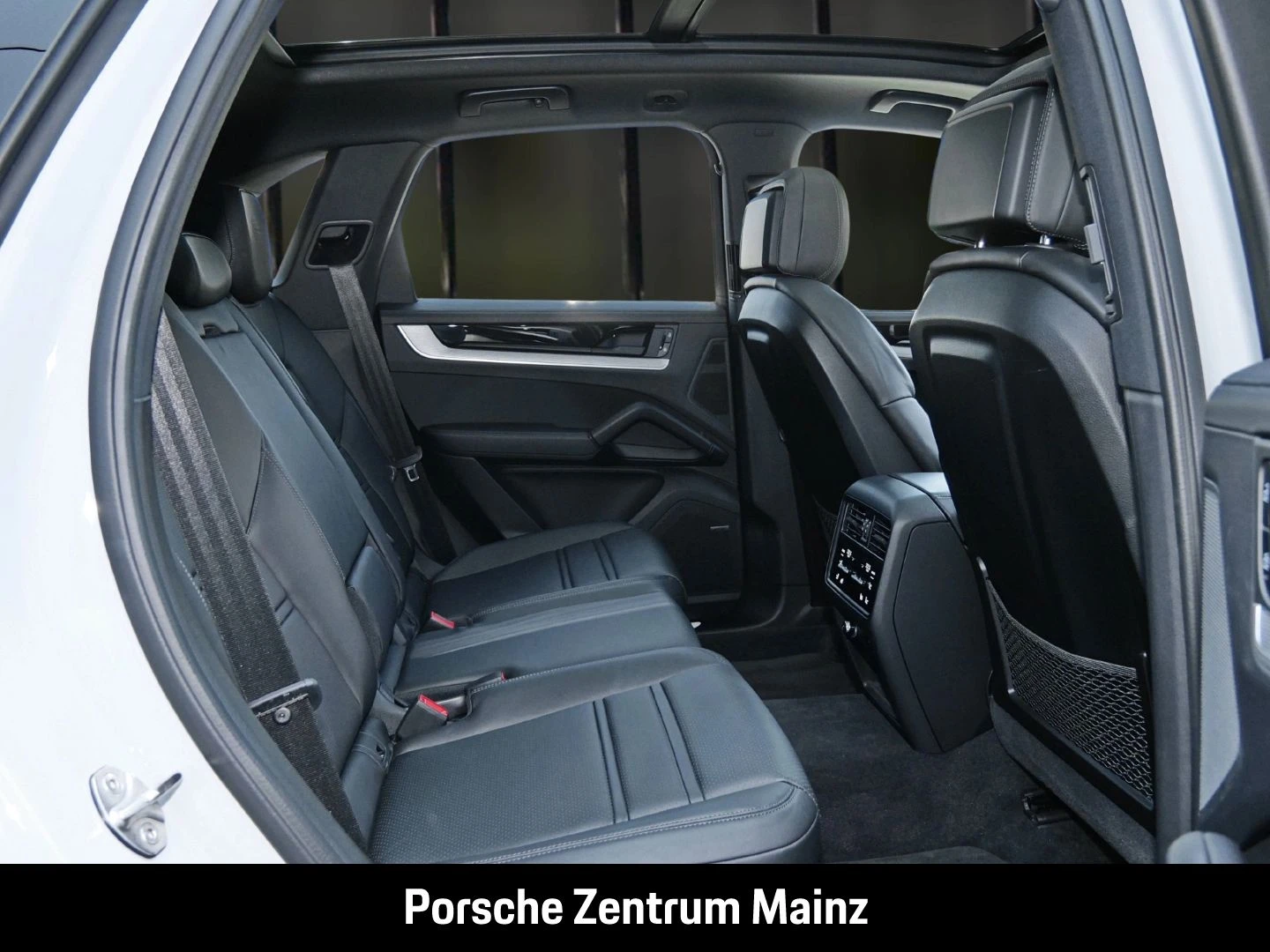 Porsche-Cayenne-image-4
