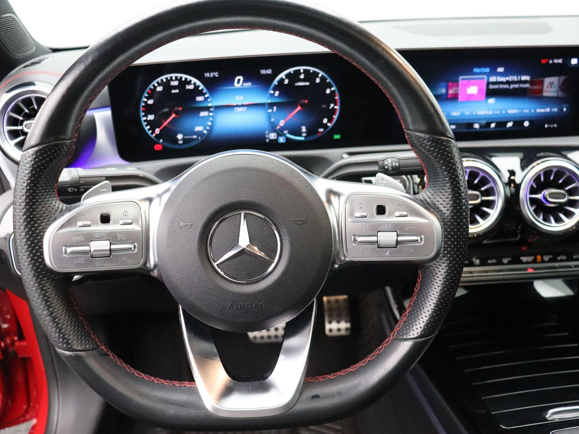 Mercedes-Benz CLA 200 AMG Line Coupé + PANORAMISCH DAK + MULTIBEAM LED +