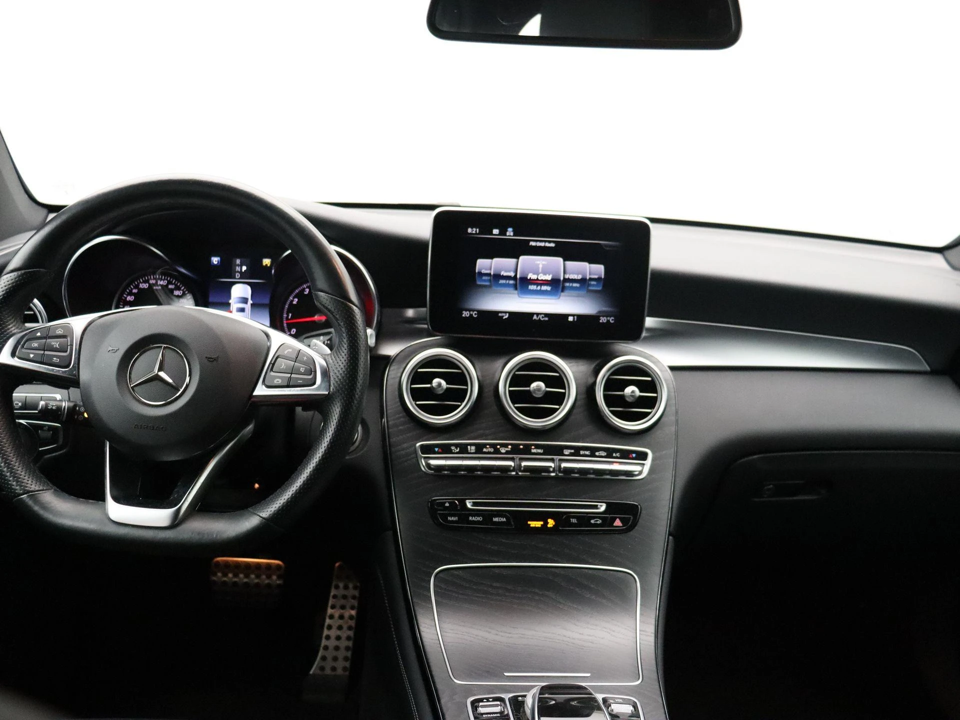 Mercedes-Benz-GLC-image-18