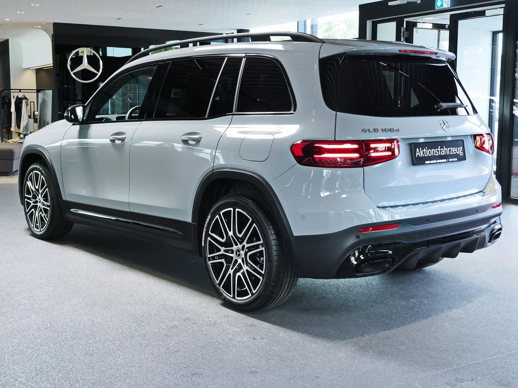 Mercedes-Benz-GLB 180 d-image-4