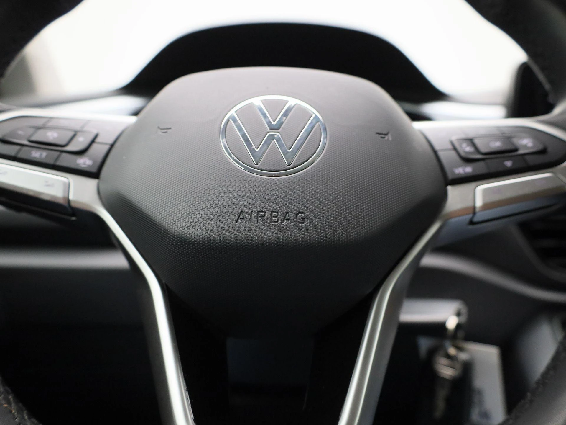 Volkswagen-T-Roc-image-26