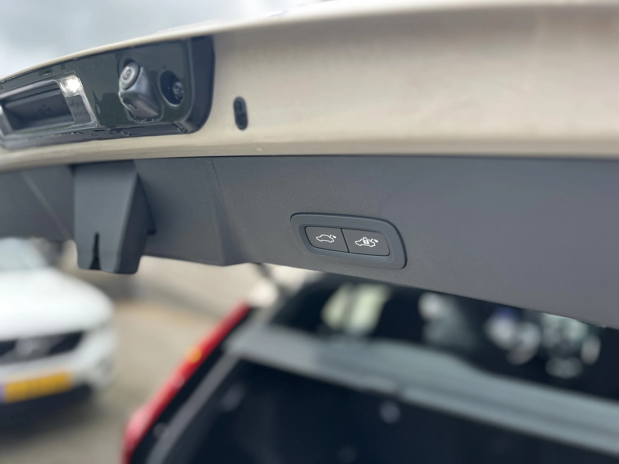 Volvo-EX40-image-13