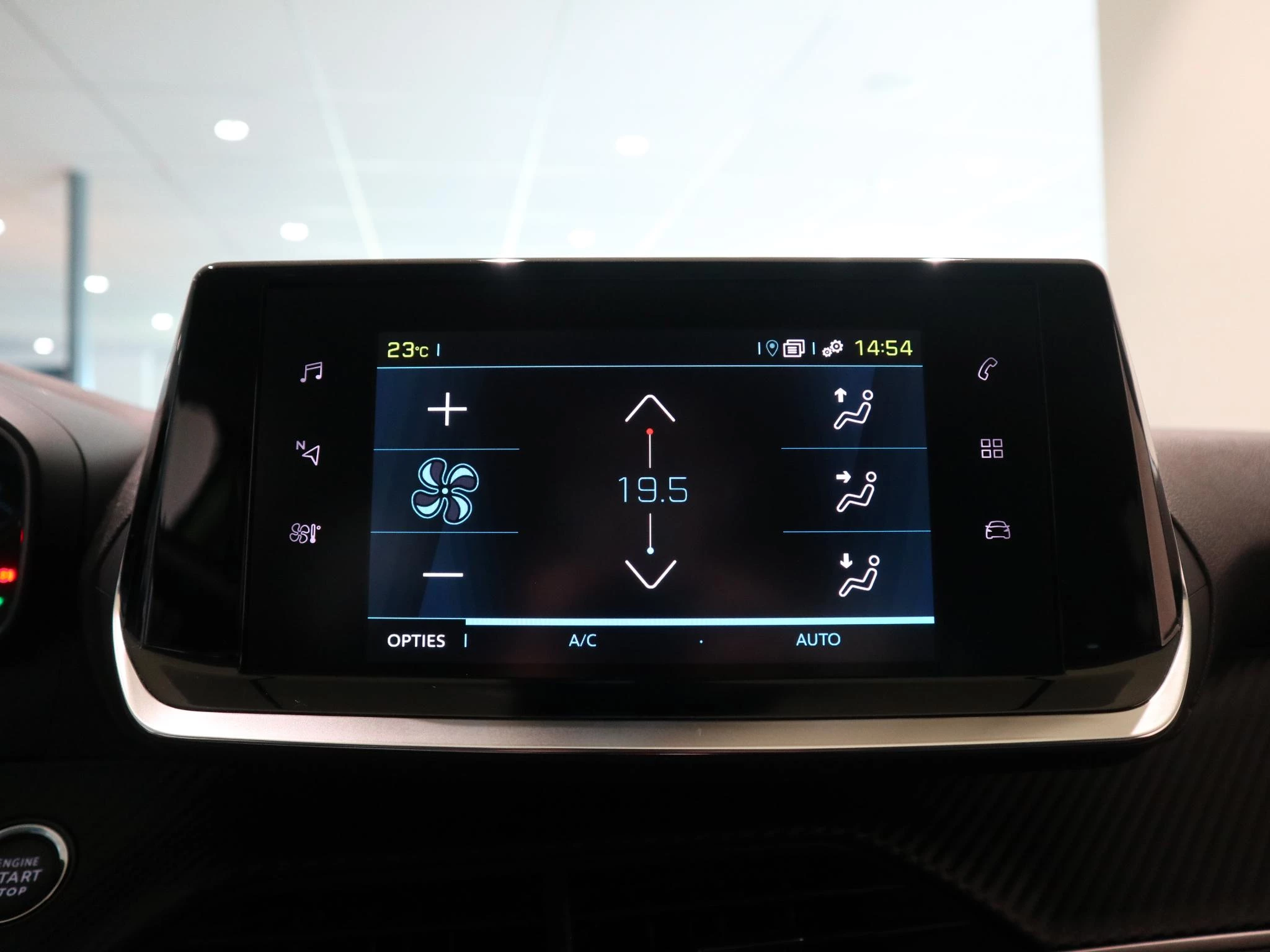 Peugeot-e-208-image-19