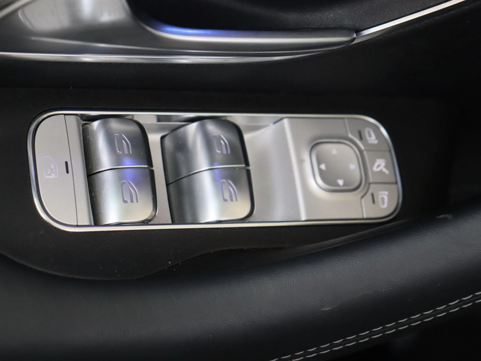 Mercedes-Benz-GLE-image-38