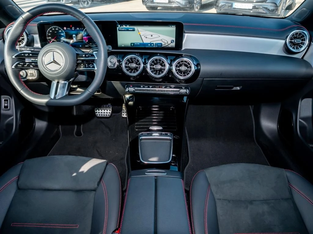Mercedes-Benz-CLA 200-image-13
