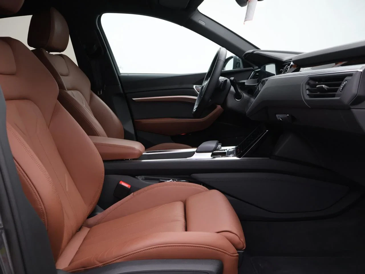 Audi e-tron Sportback Audi e-tron Sportback S-line 55 quattro 408PK *BRUINE LEDER*NAVI*APP CONNECT*BLTH*CRUISE*SPORTZETELS*CAMERA*ZETELVERWARMING*...
