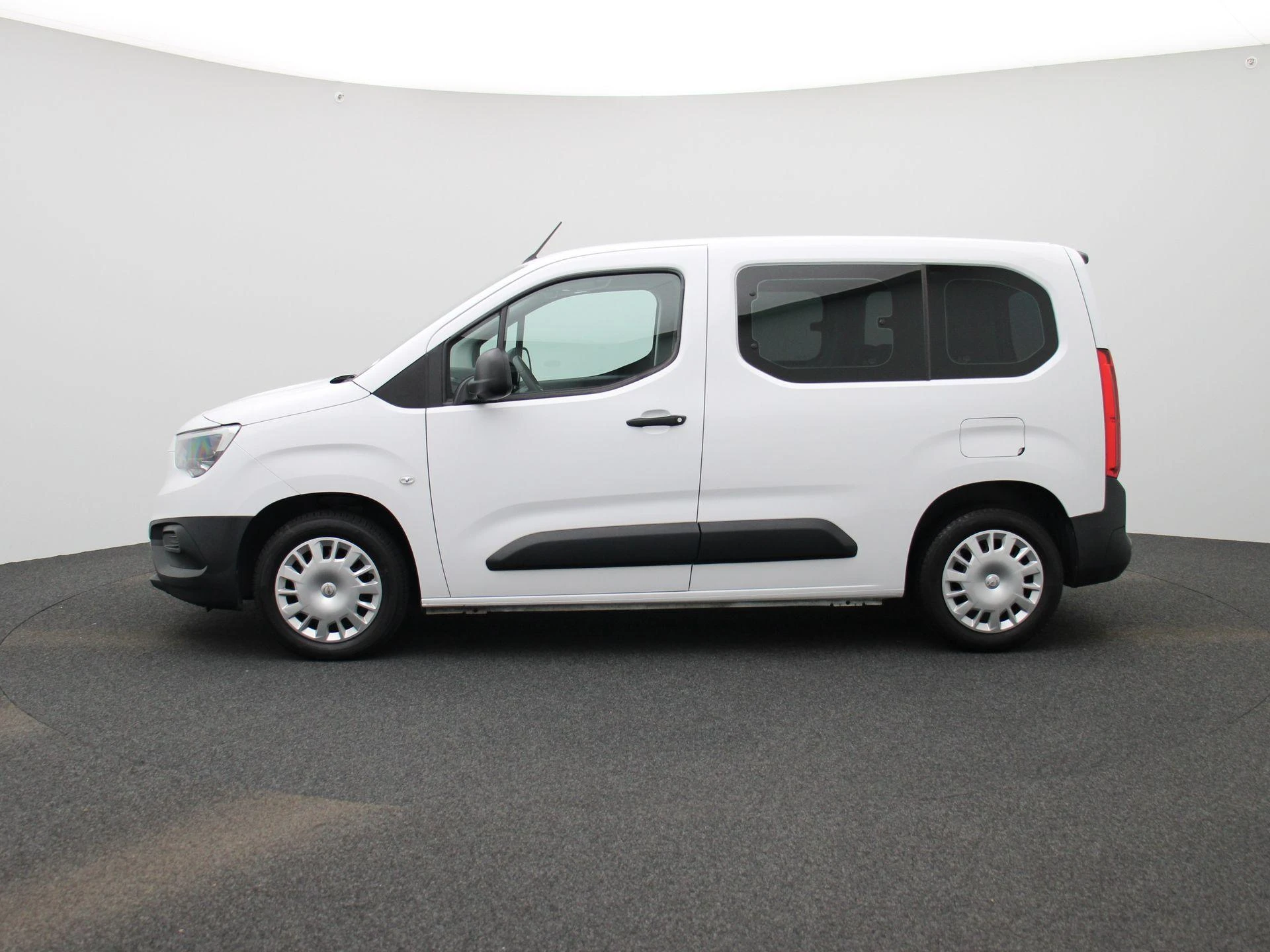 Opel-Combo Life-image-3