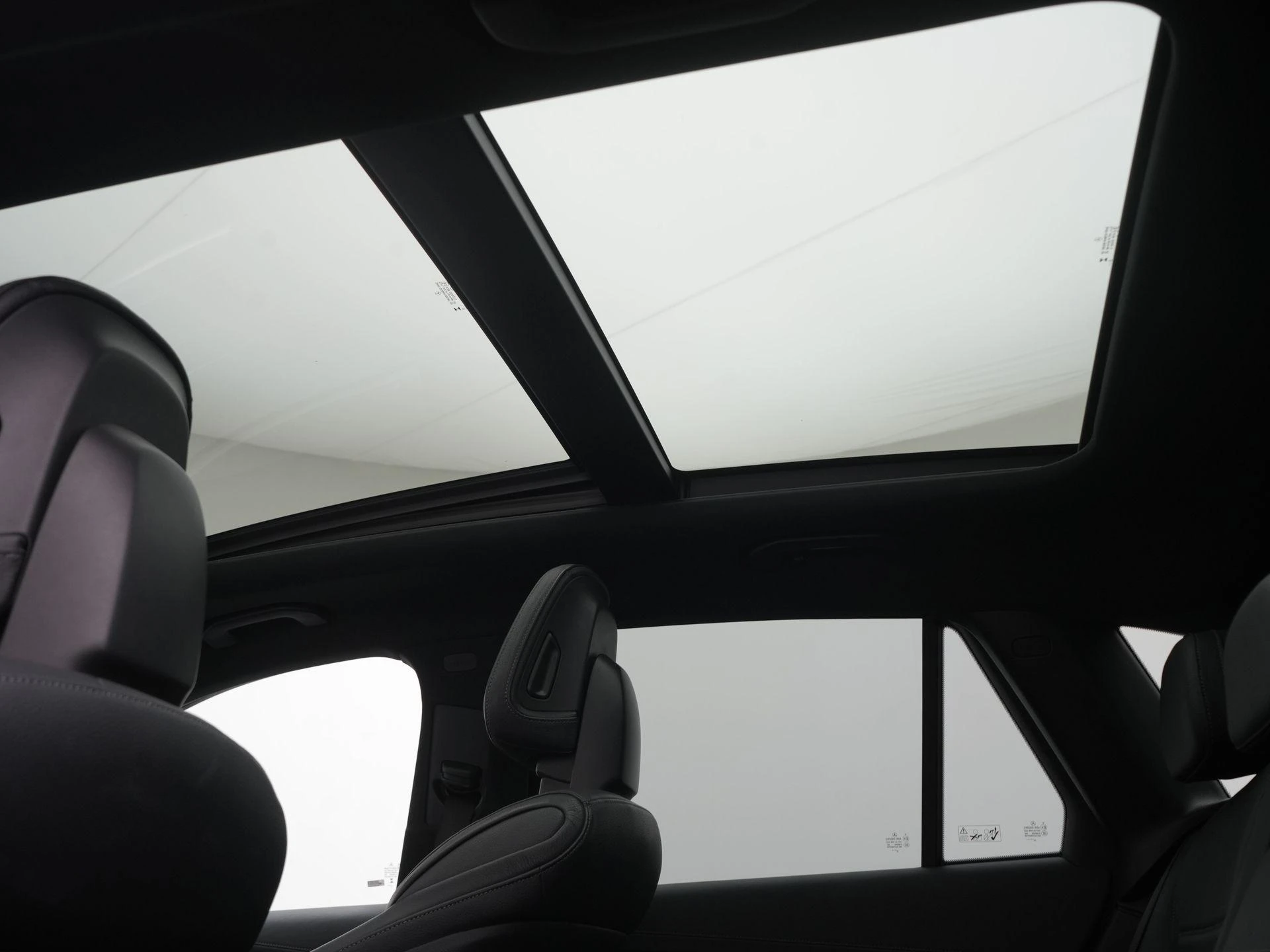 Mercedes-Benz-GLC-image-47