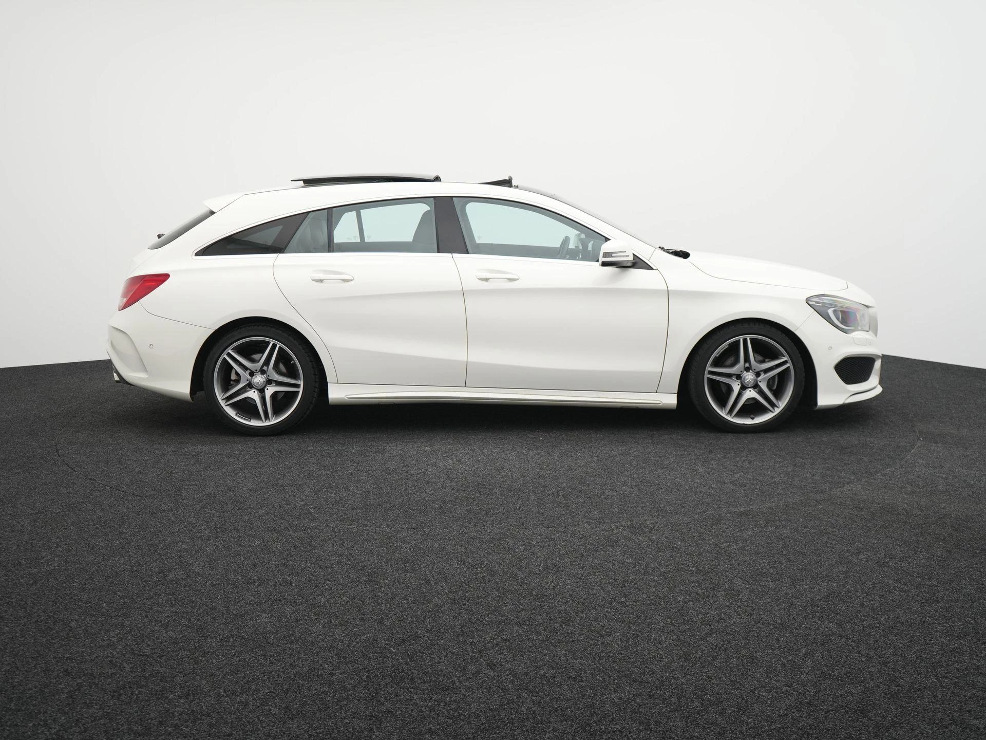 Mercedes-Benz-CLA-image-5
