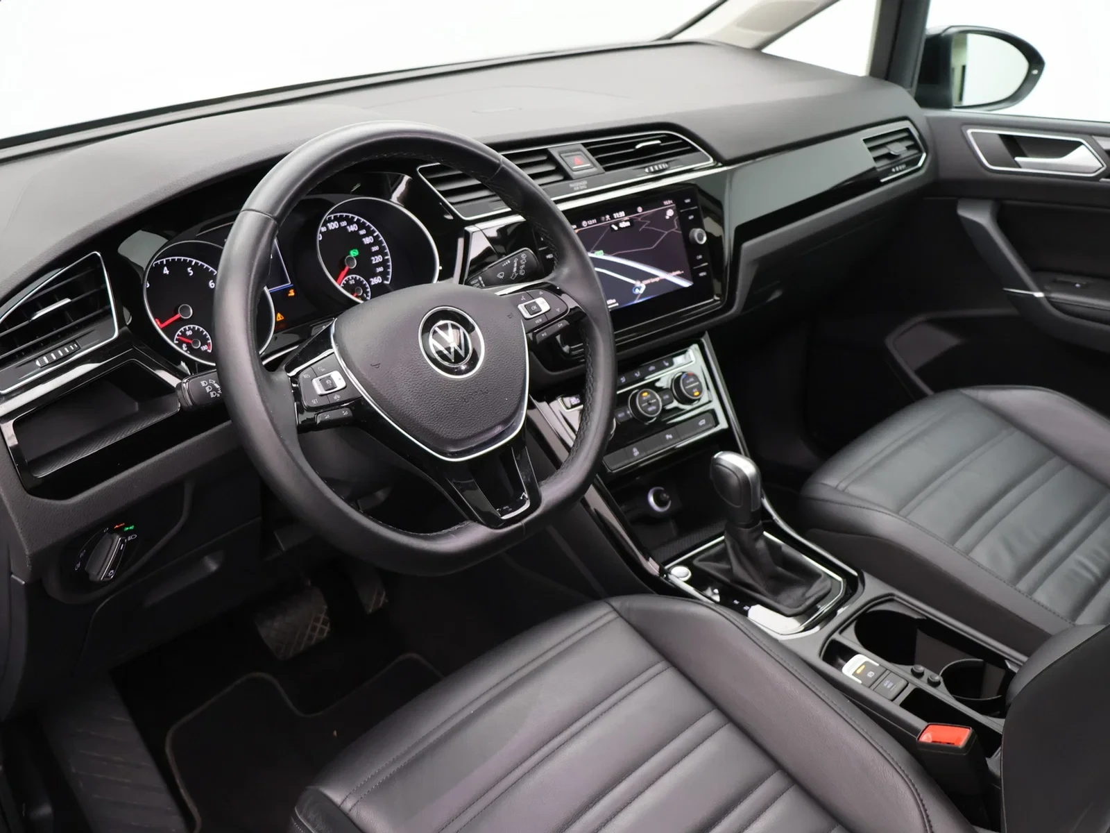 Volkswagen Touran Touran Highline 1.5TSI 150PK *AUTOMAAT*PANODAK*7 ZITPLAATSEN*CAMERA*LEDER*ACC*PDC*NAVI*APP-CONNECT*...*
